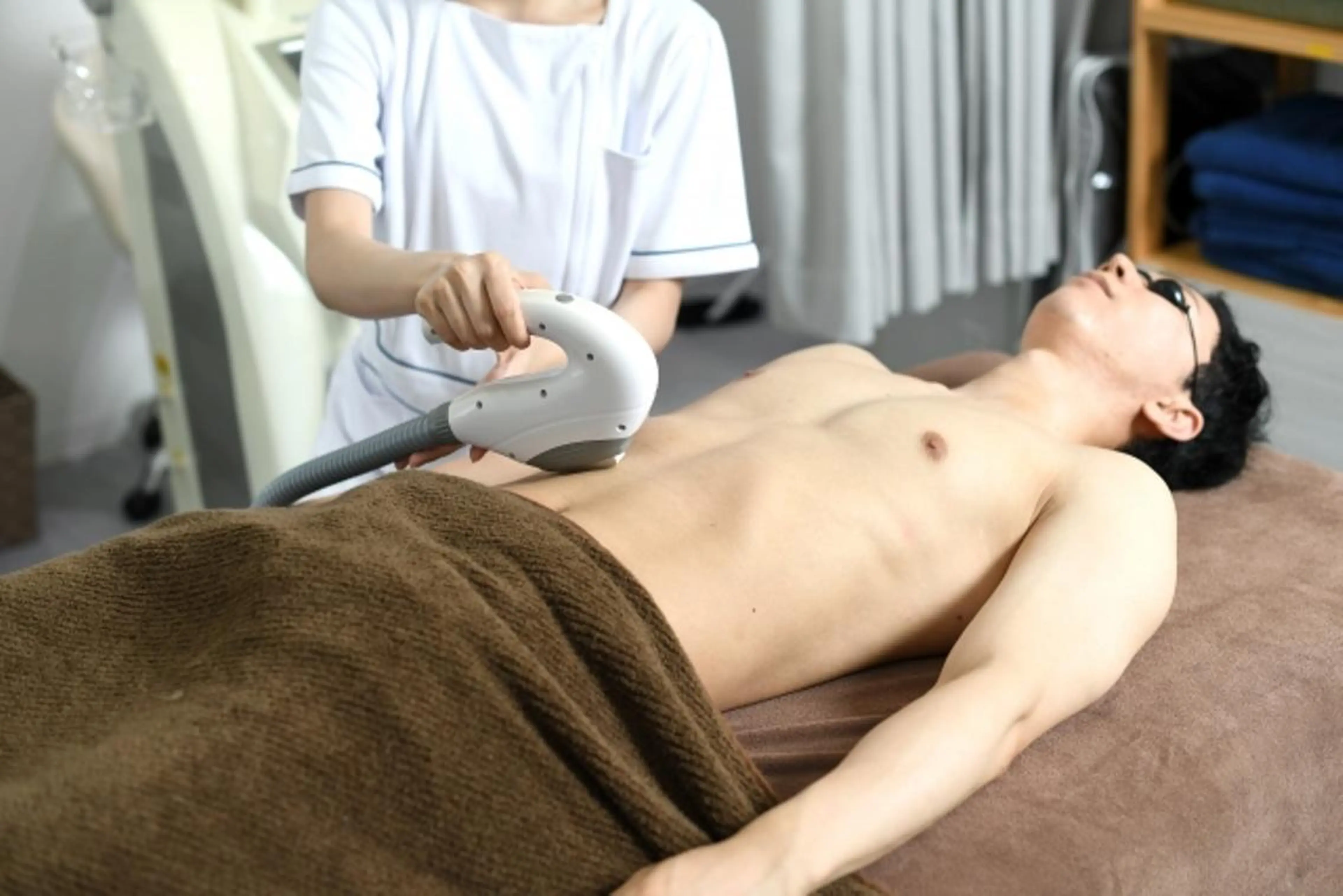 【Sパーツ光脱毛】　（ワキ•手指甲•足指甲•うなじ•ヒザ•ヒジ•乳輪•へそ周りの中から一部位お選びいただけます）の写真