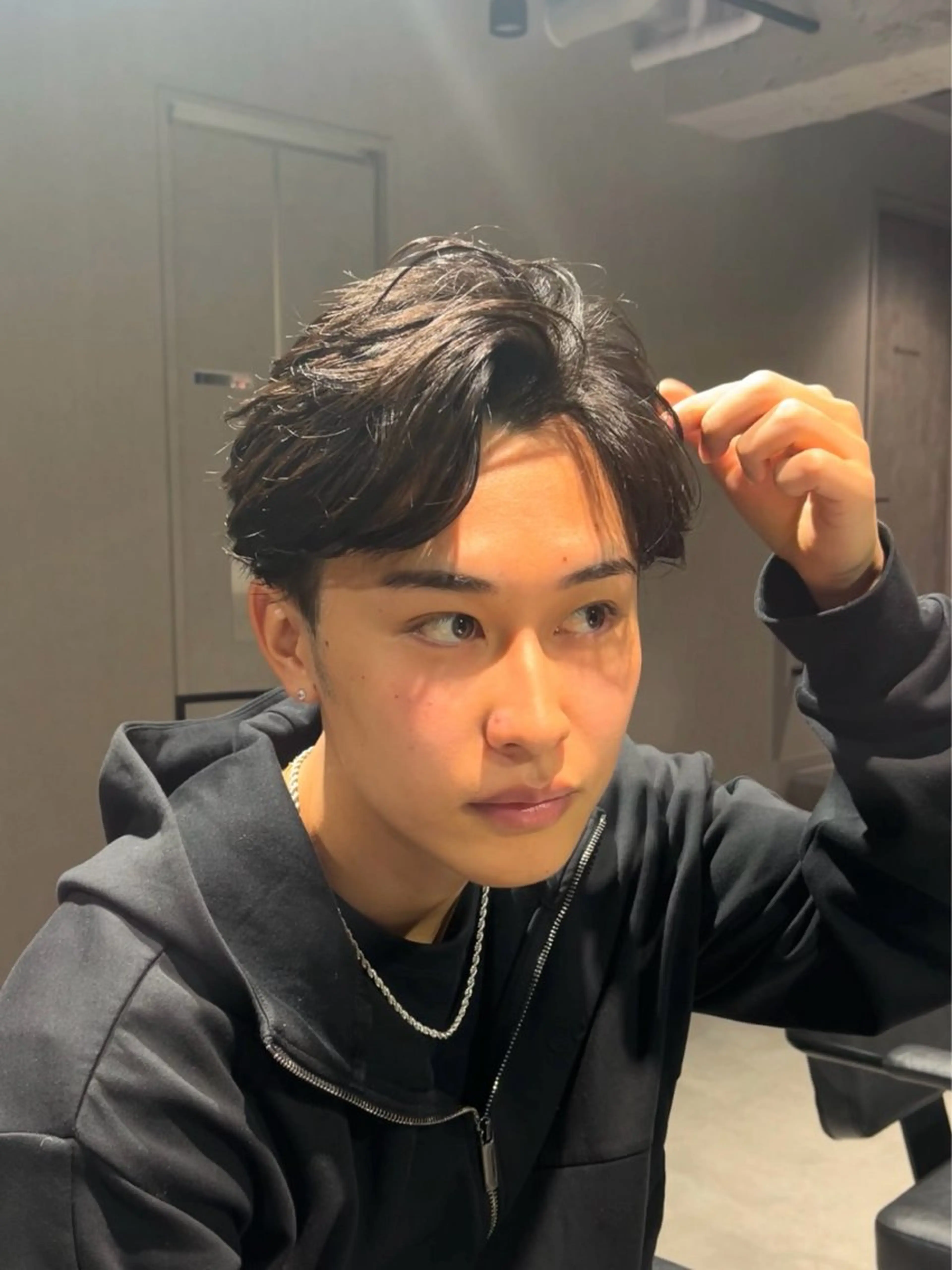 ショート カラー パーマ メンズ カット パーマ 【シャドウパーマ センターパート】義心のヘアスタイル