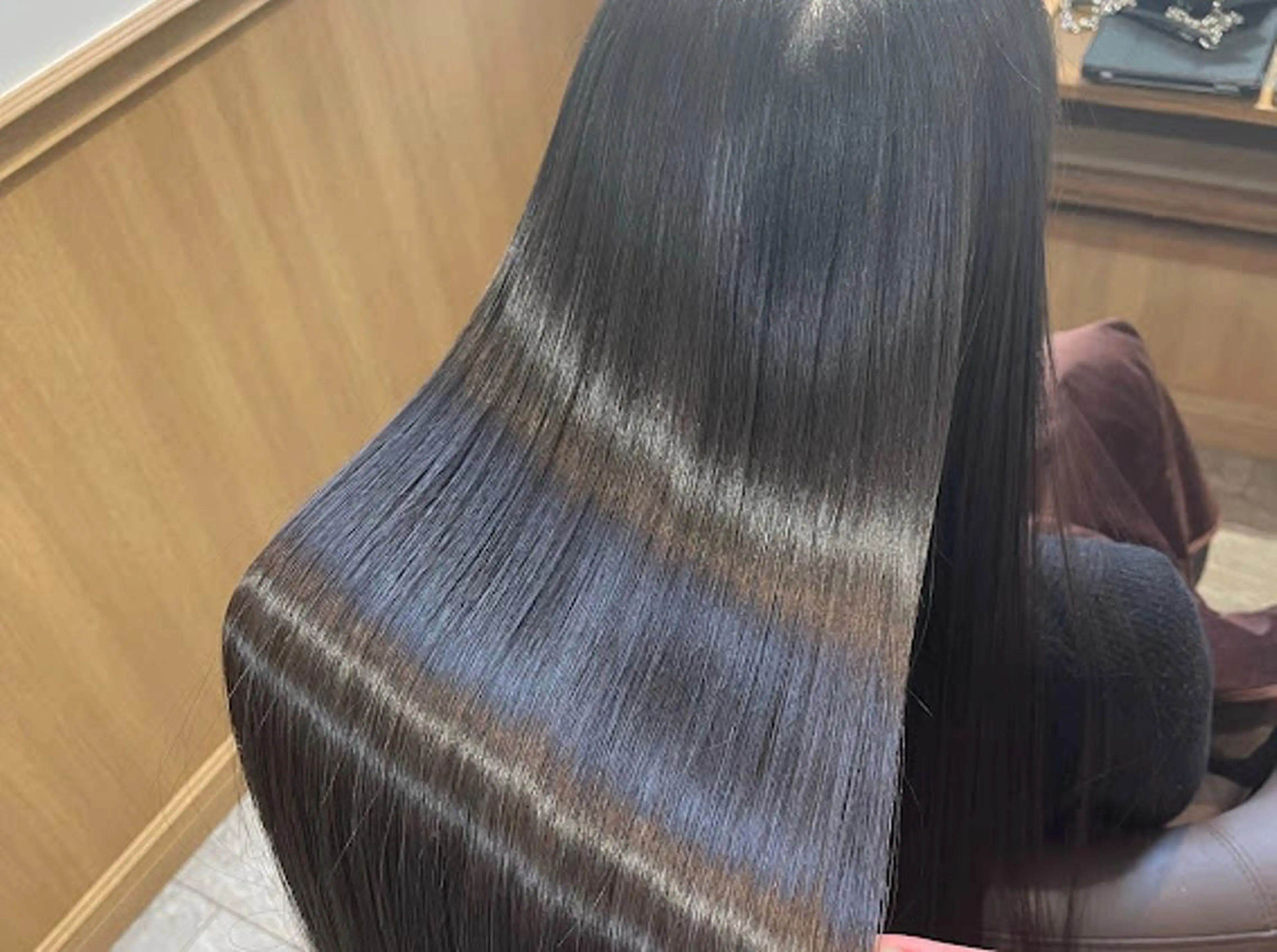 ロング broteなかもず 【髪にドラマを】のヘアスタイル