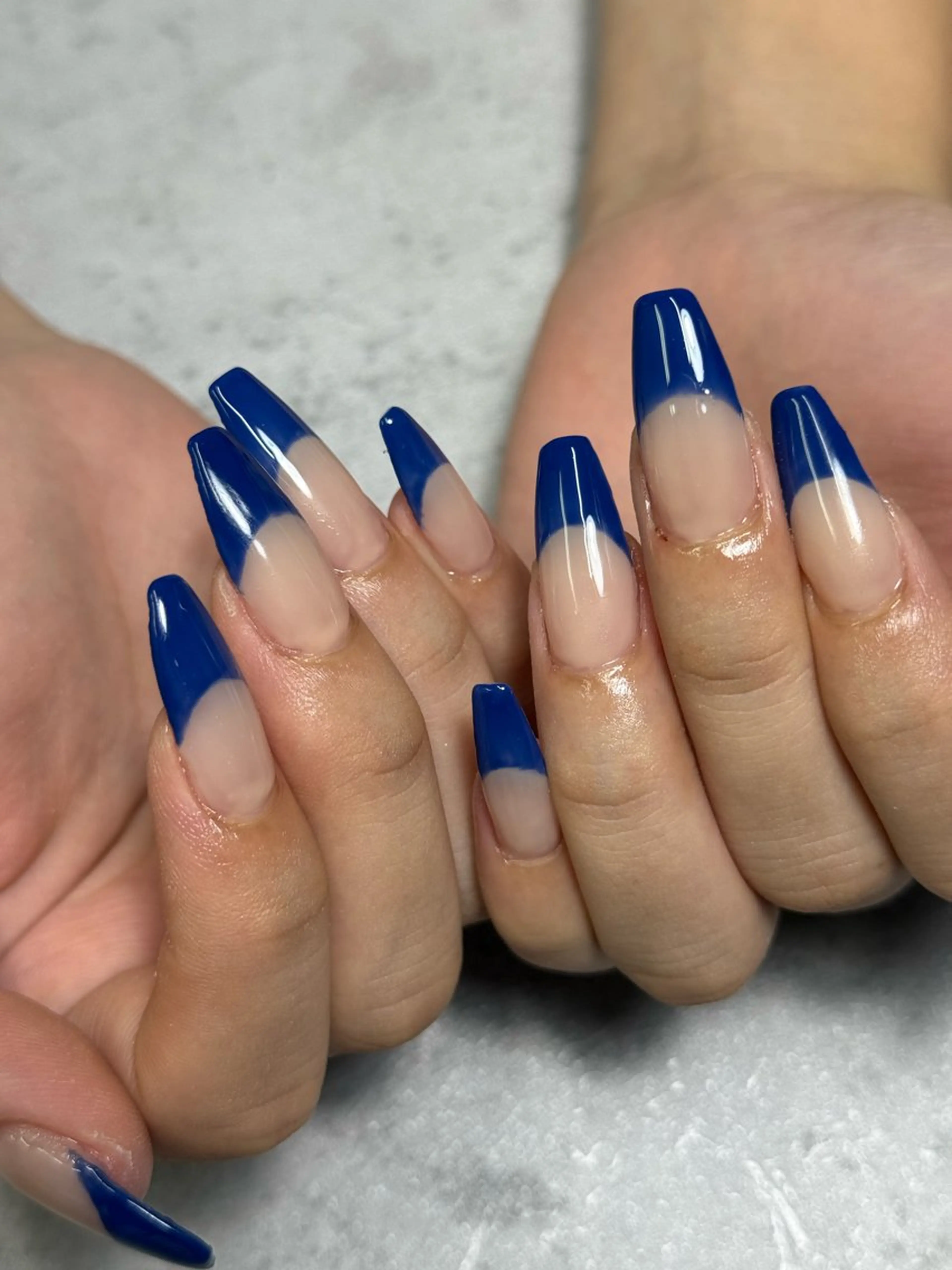 ネイル ブルー フレンチネイル ハンドネイル k+1💅🏻 miyukiのネイルデザイン