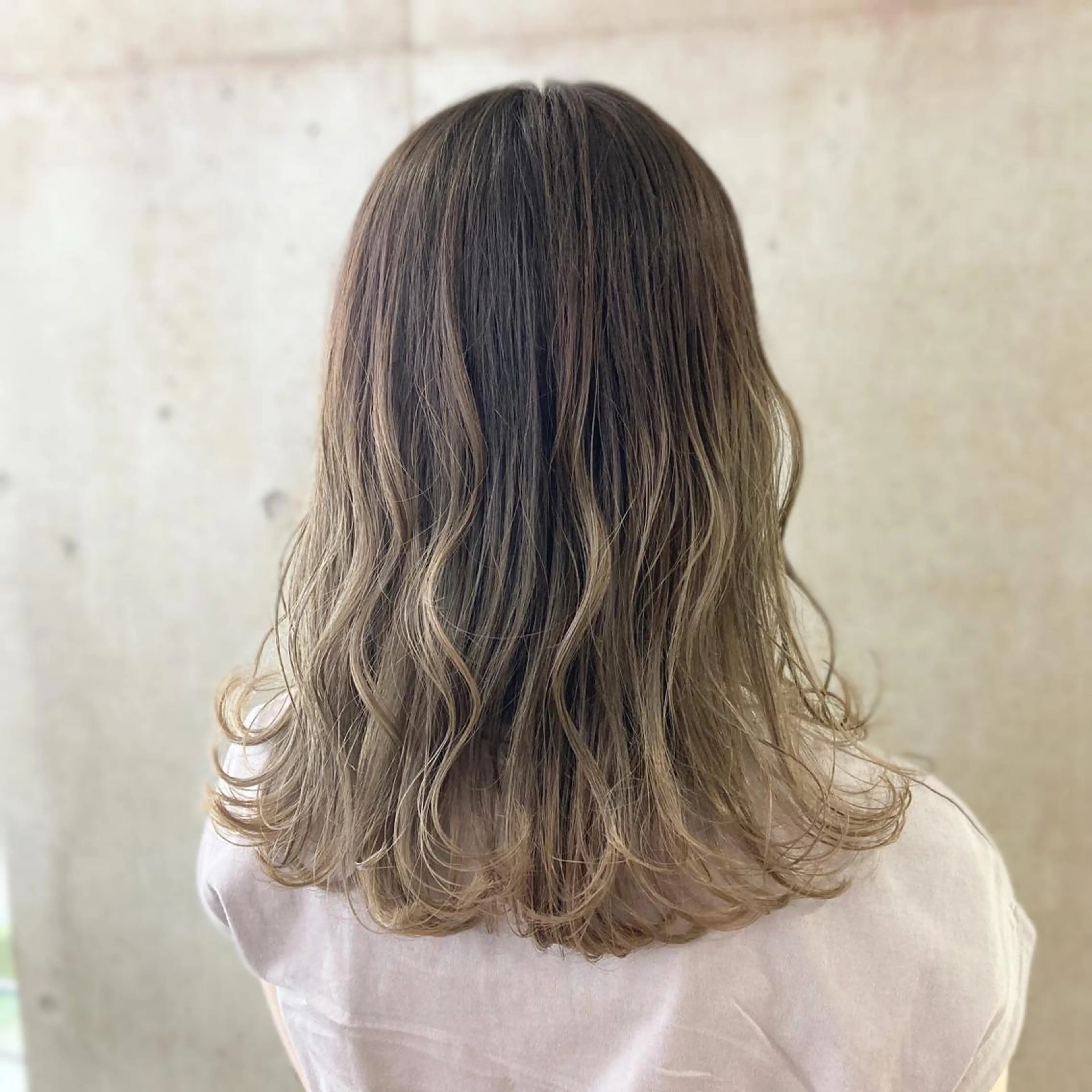 ミディアム カラー 一ノ瀬 蘭のヘアスタイル