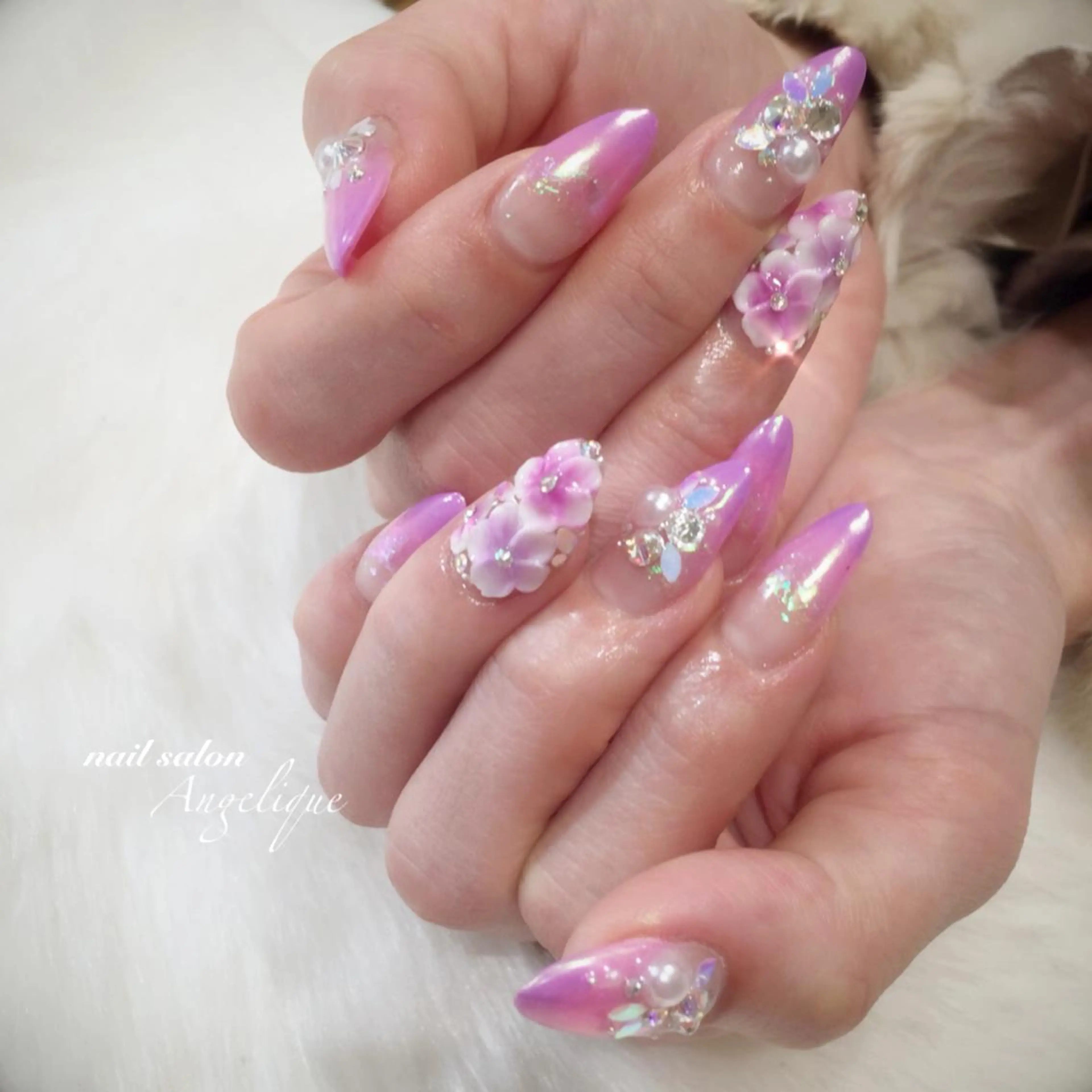 ショート ネイル パープルカラー オーロラネイル ピンク パープル ブライダルネイル Nail salon Angeliqueのネイルデザイン