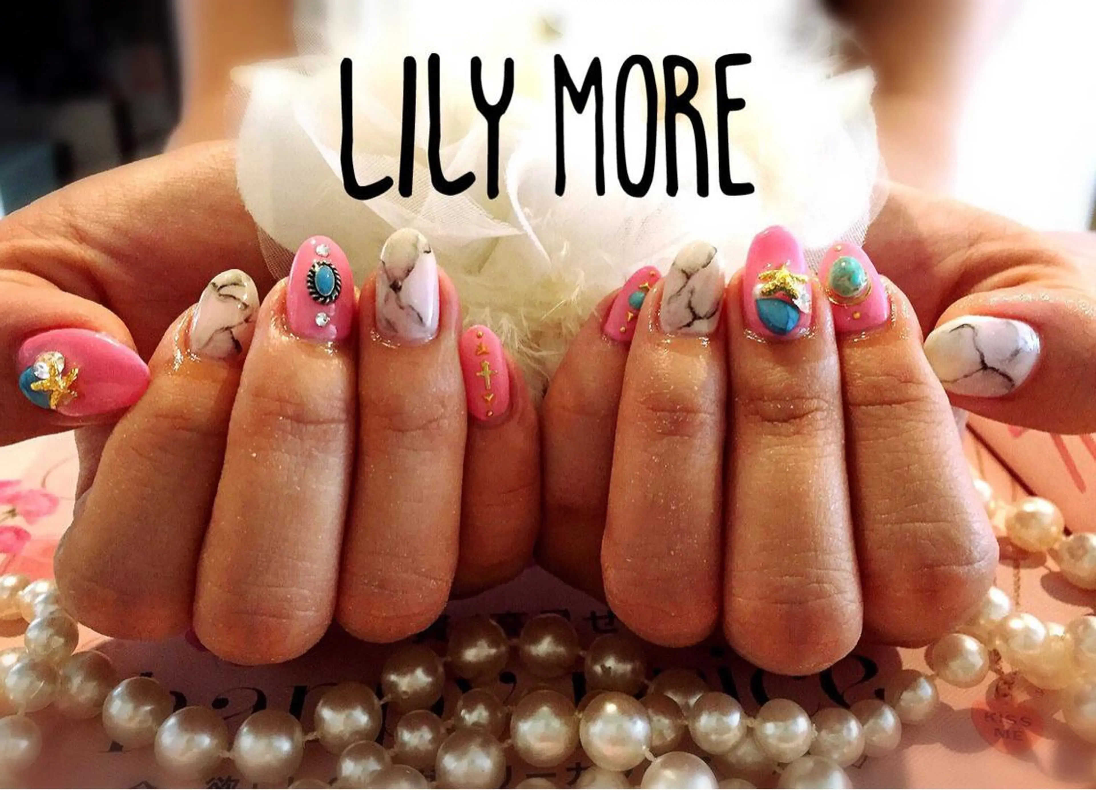 ネイル ストーンネイル Lily closetのネイルデザイン