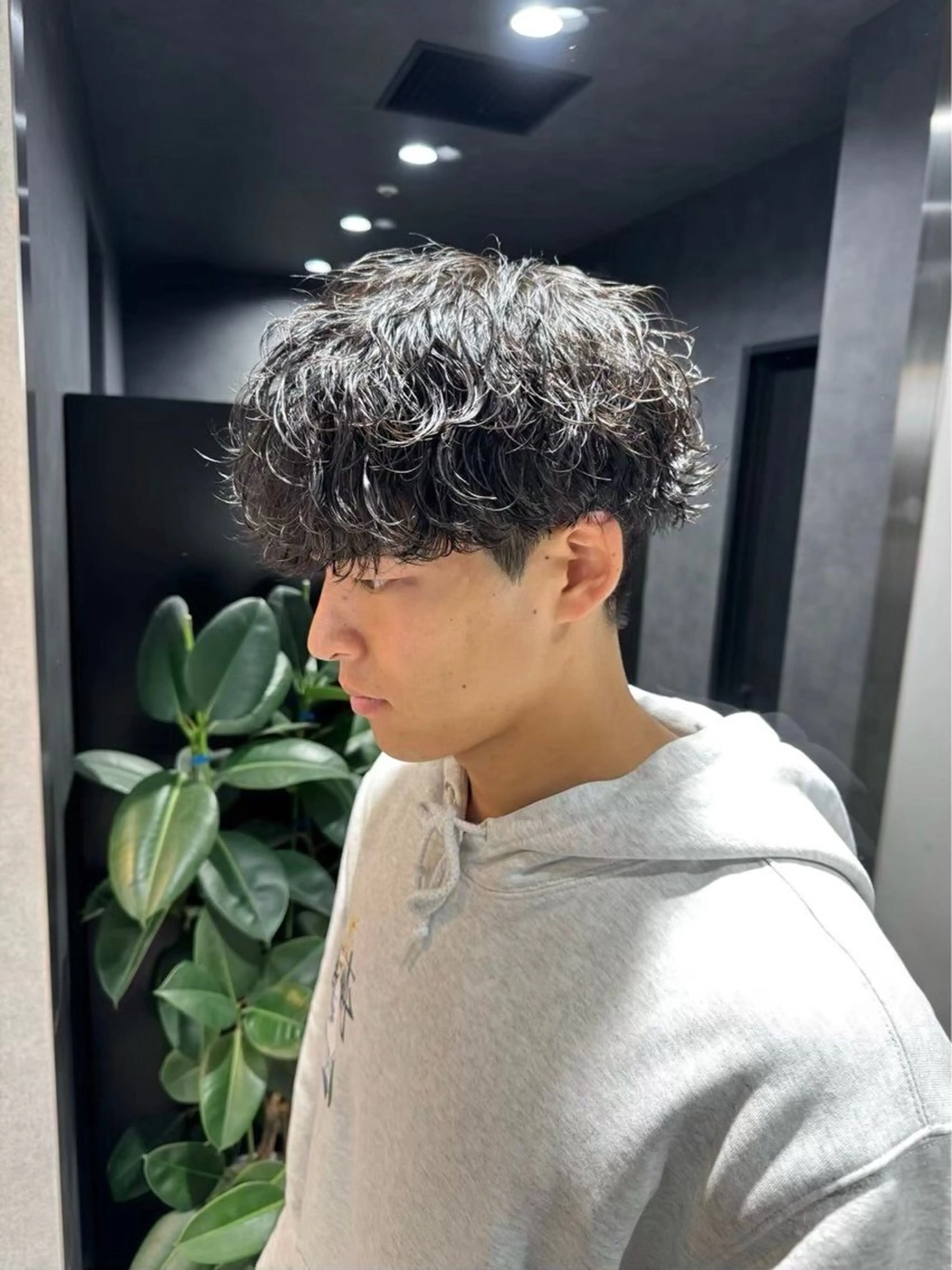 パーマ メンズ 女子ウケNo.1メン ズヘアー流行先端🔥のヘアスタイル