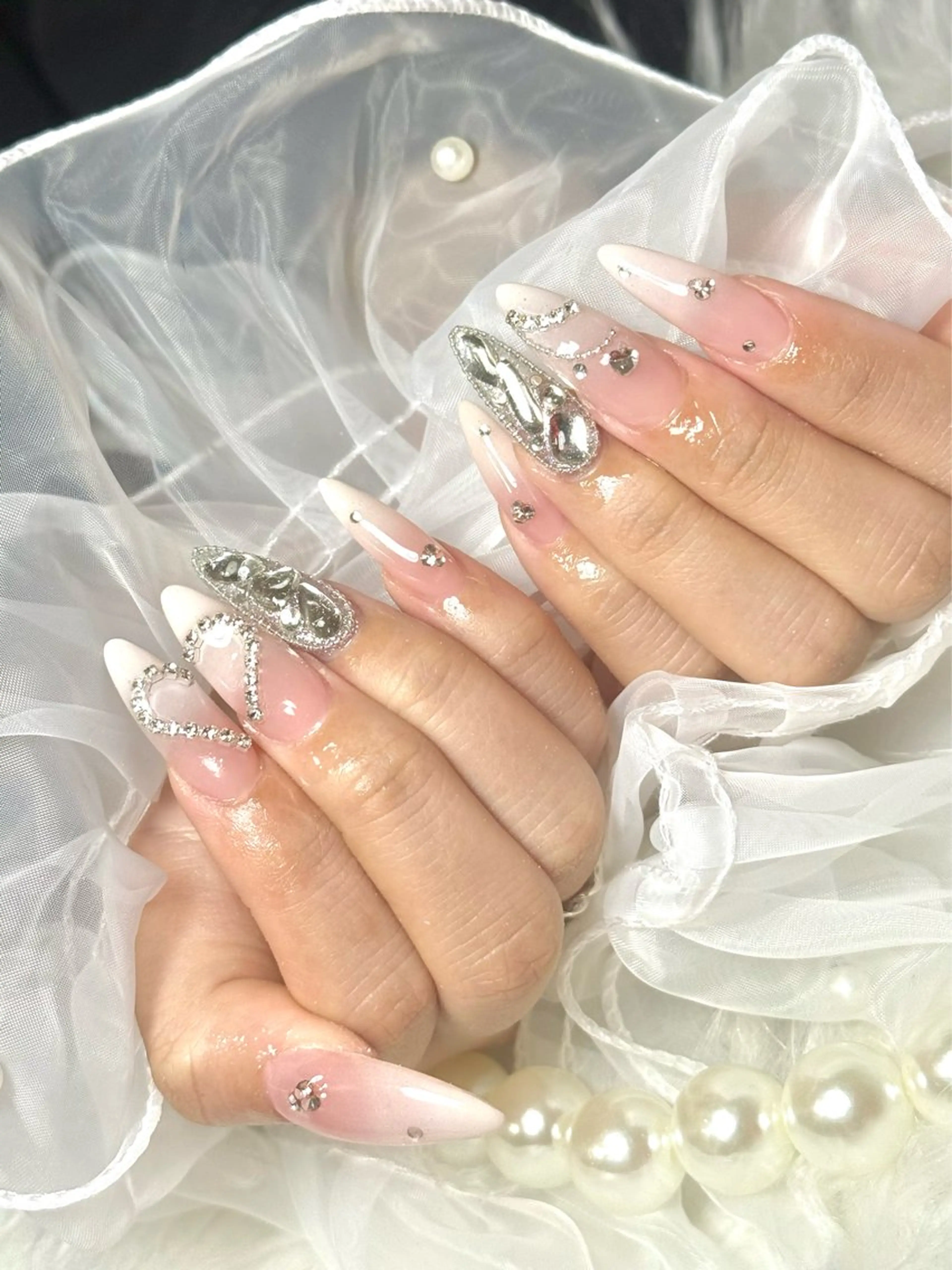 ネイル ハンドネイル ルシイ🎀新宿長さ 出しパーツ専門店のネイルデザイン