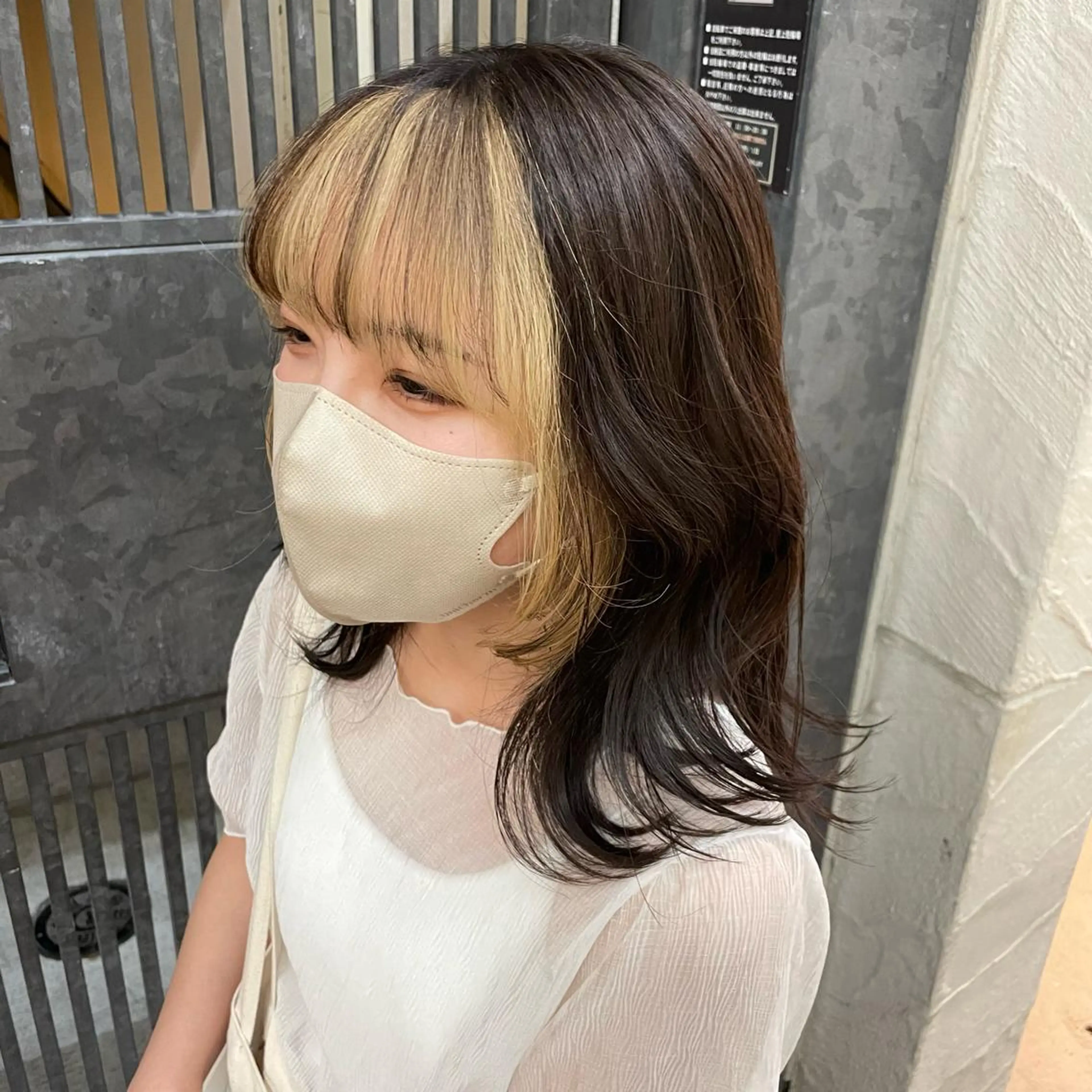 ミディアム メンズ メンズバレイヤージュ メンズブリーチ メンズハイライト メンズハイトーン メンズインナーカラー ヘアカラー 大人可愛い/レイヤー /ブリーチ/溝口誠二のヘアスタイル