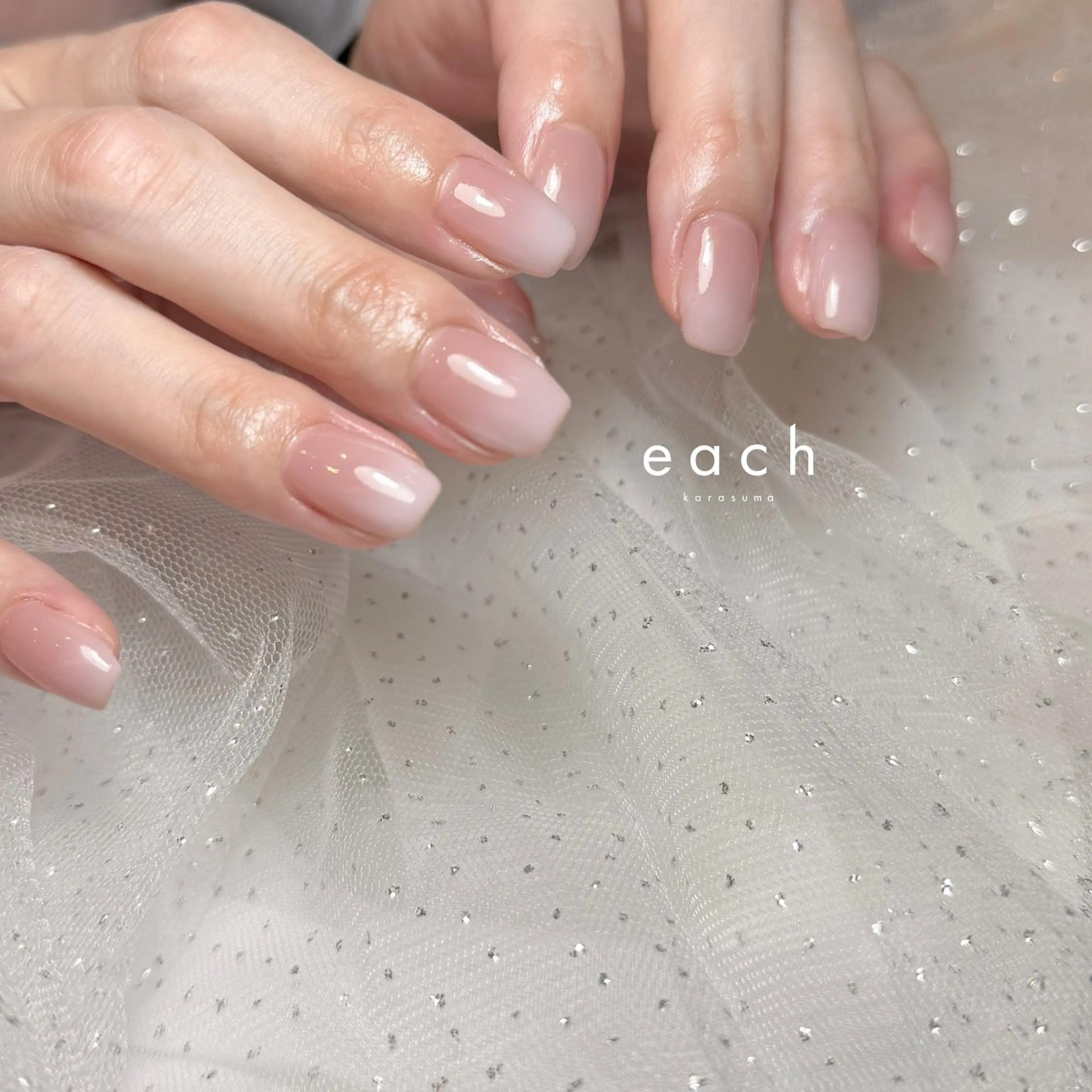 ミディアム ハンドネイル 𝐞𝐚𝐜𝐡 nanami🩰のネイルデザイン