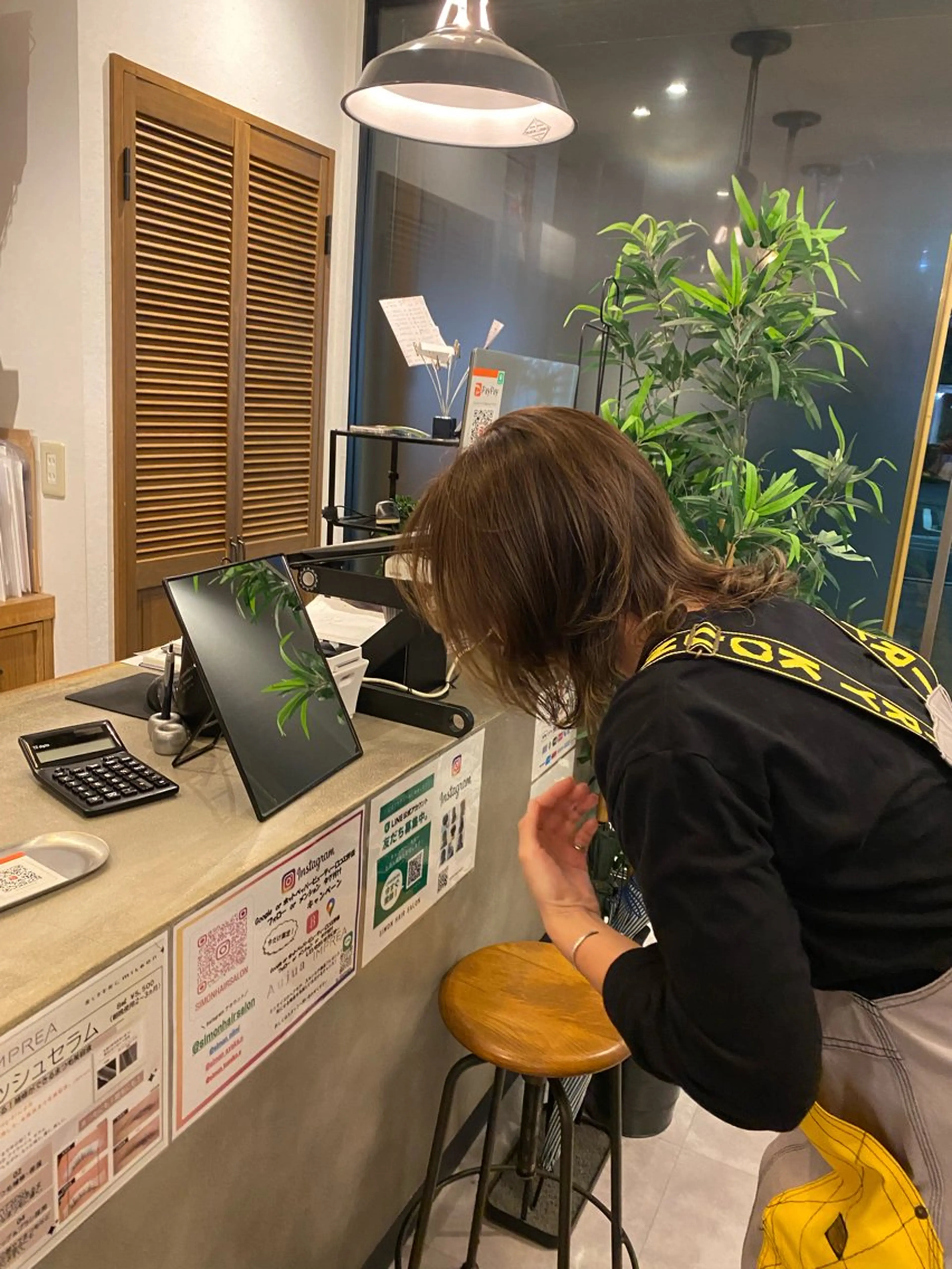 ミディアム アッシュ 希優🌺ソムリエ /ブリーチ/カットのヘアスタイル