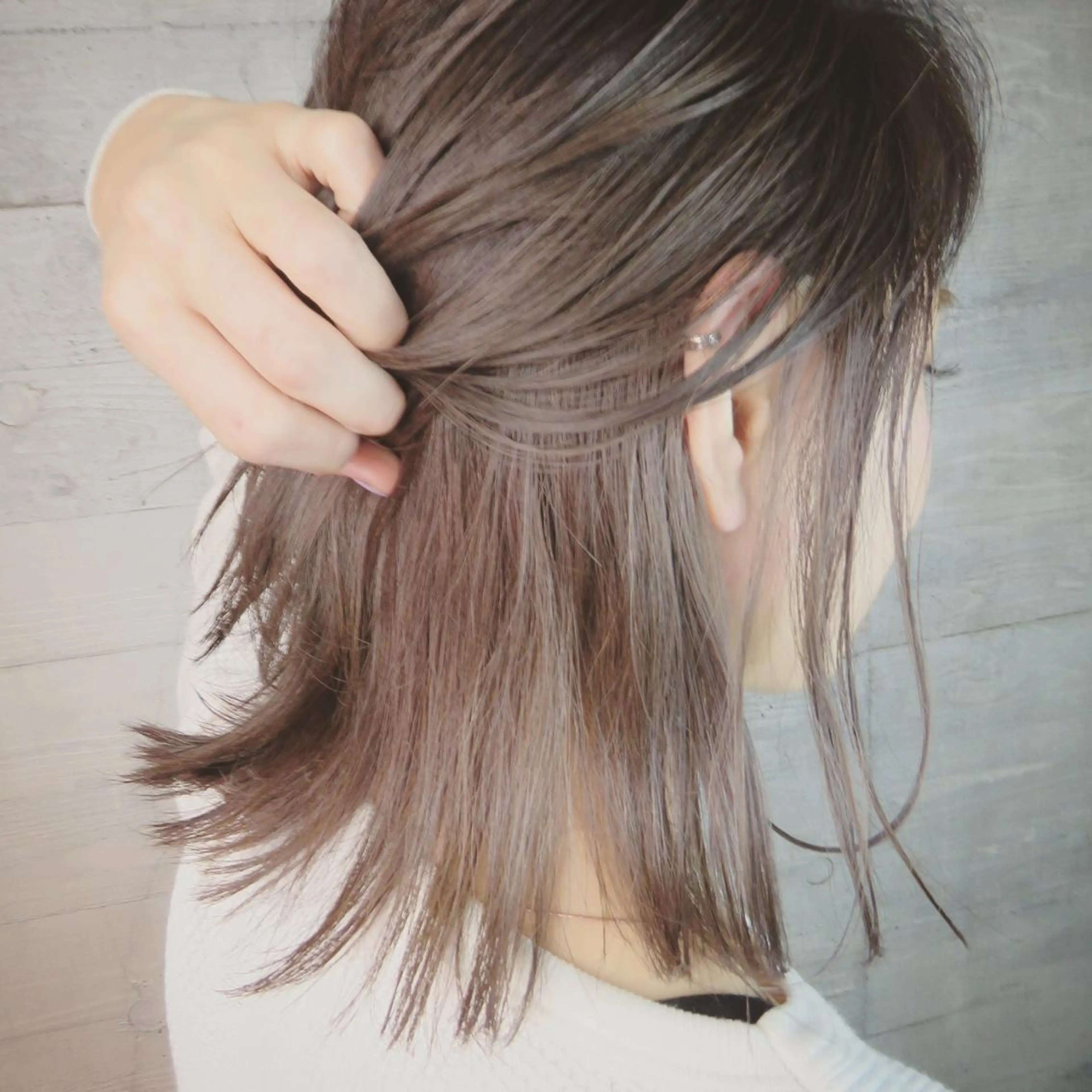 ミディアム 白髪ぼかし×デザイン 🕊️🫧ホウジョウのヘアスタイル