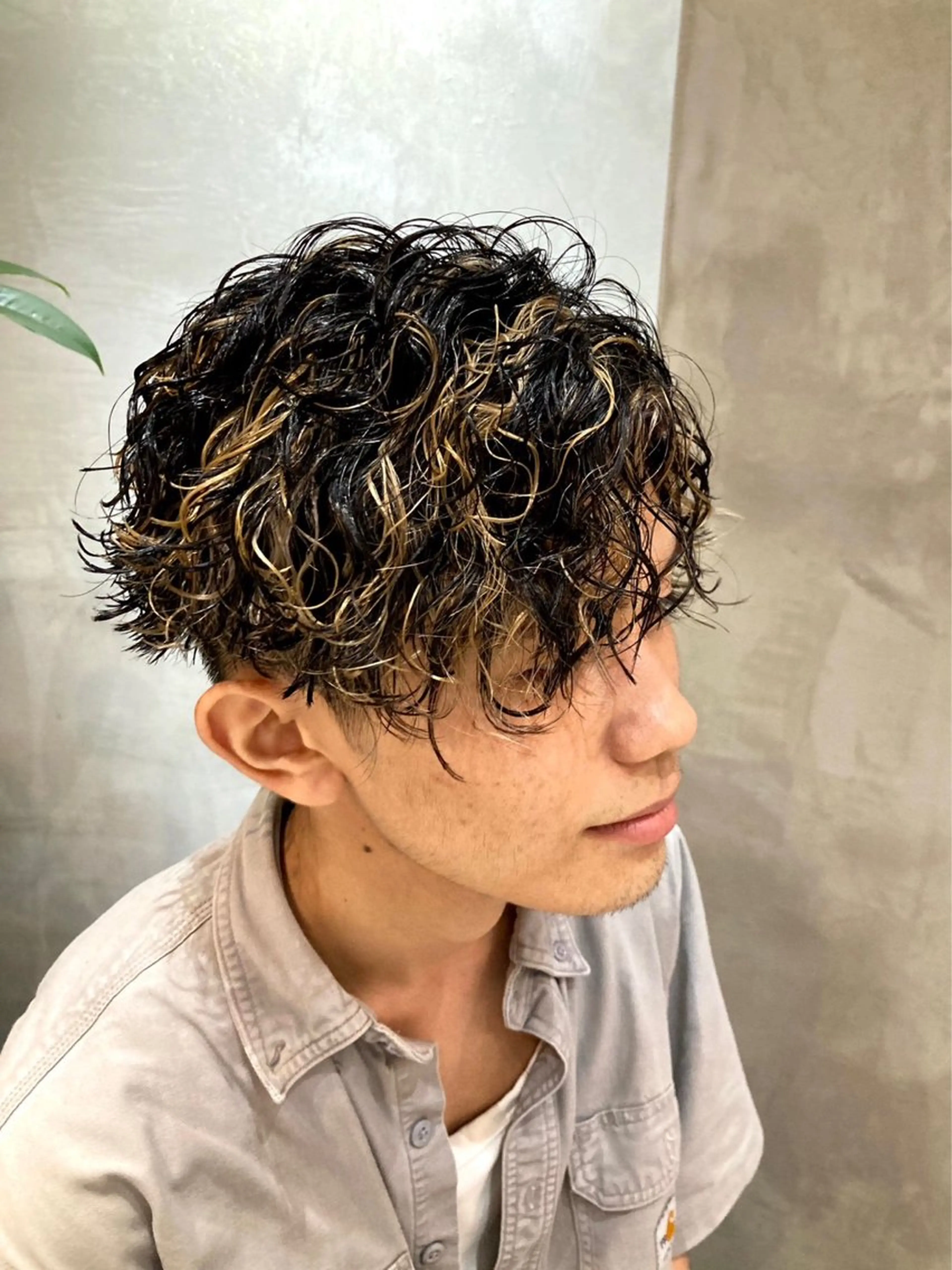 カラー パーマ メンズ メンズハイライト メンズパーマ ハイライトカラー メンズ特化ニュアンス パーマ　RYOのヘアスタイル