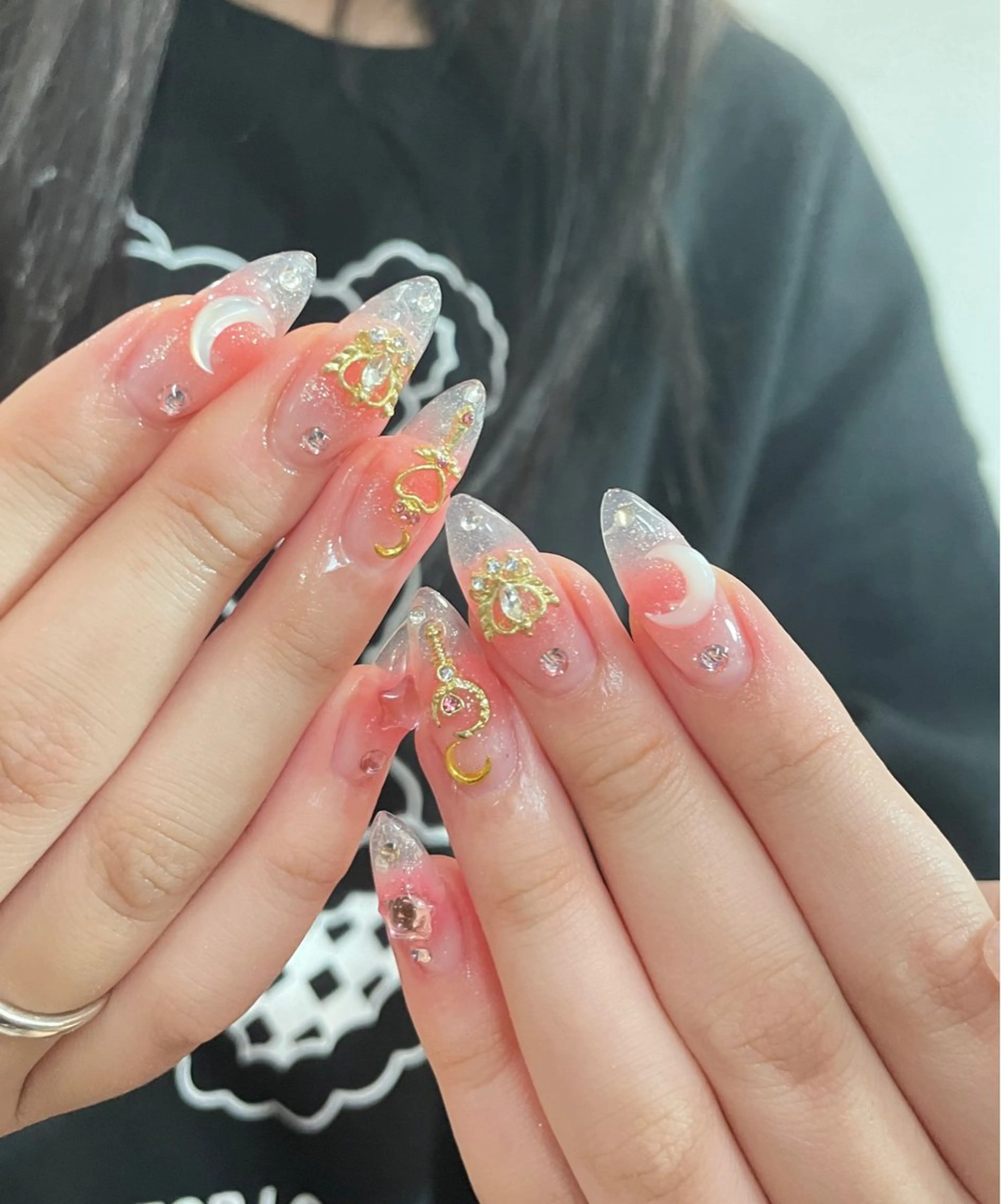 ネイル ハンドネイル AngelChris ビューティーサロンのネイルデザイン