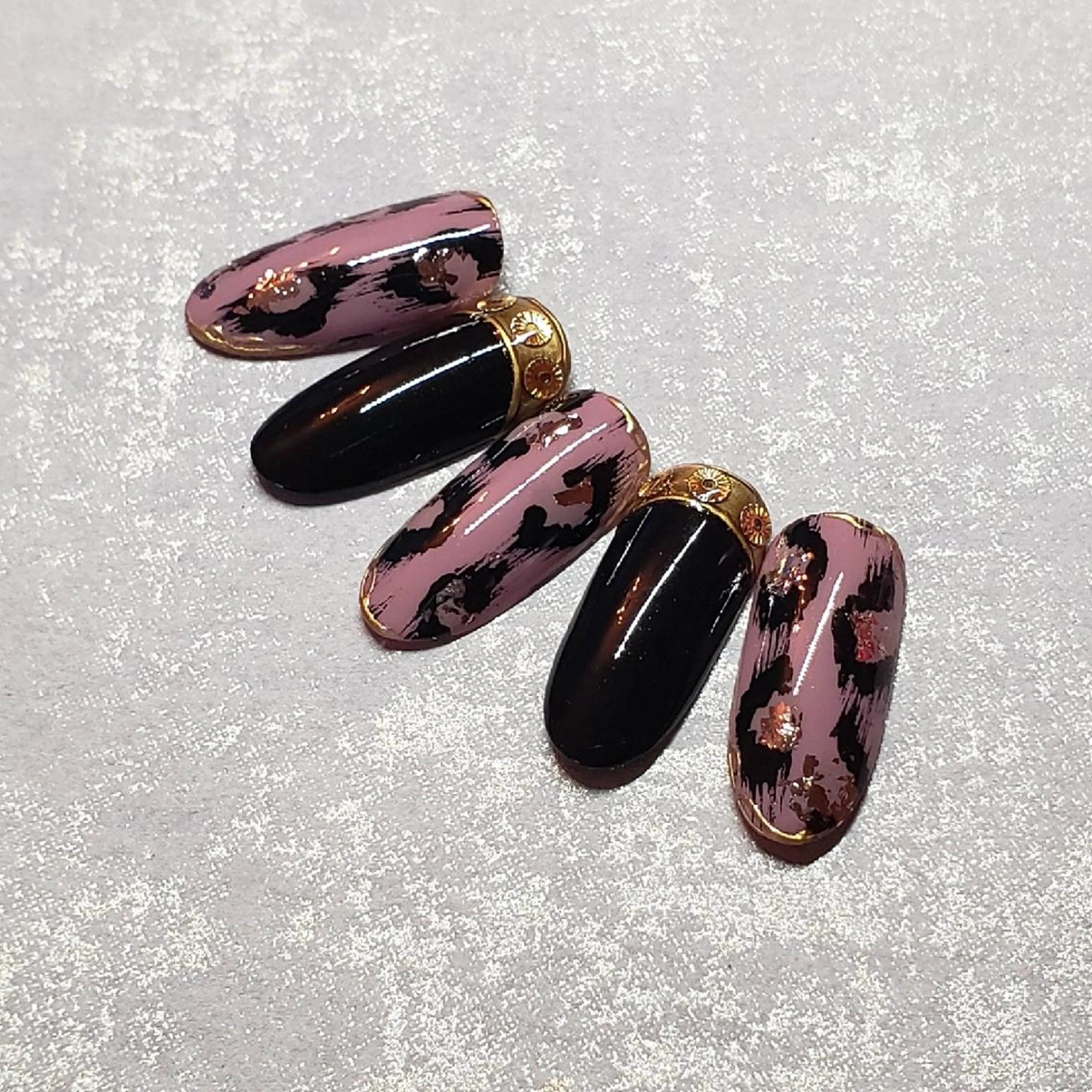 ネイル アニマル柄 Nail Allure(ネイル アルーア)所属・Nail Allureのネイルデザイン