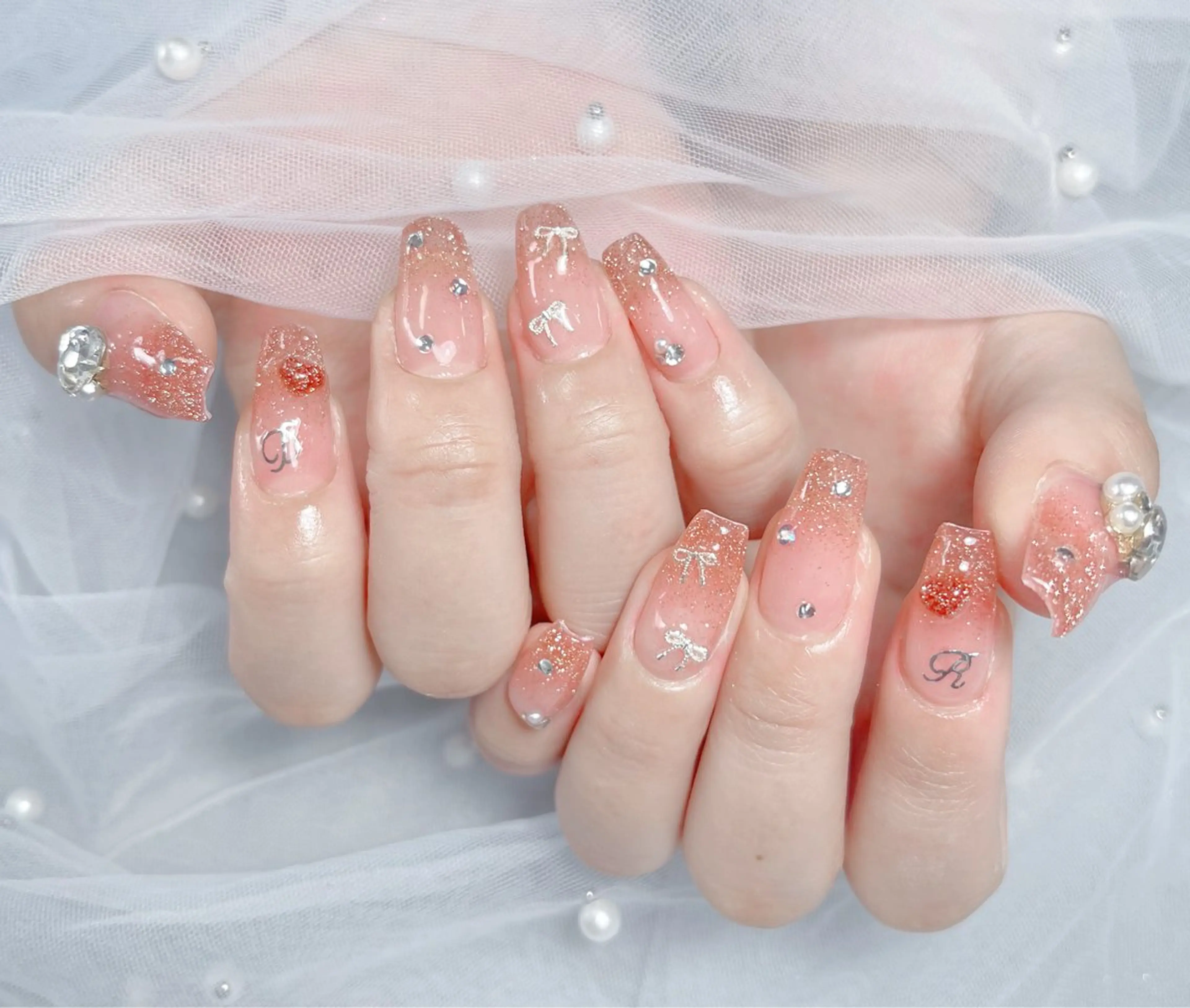 ネイル アートネイル グラデーション キラキラネイル ニュアンスネイル オフィスネイル ハンドネイル Amee Nail Salonのネイルデザイン