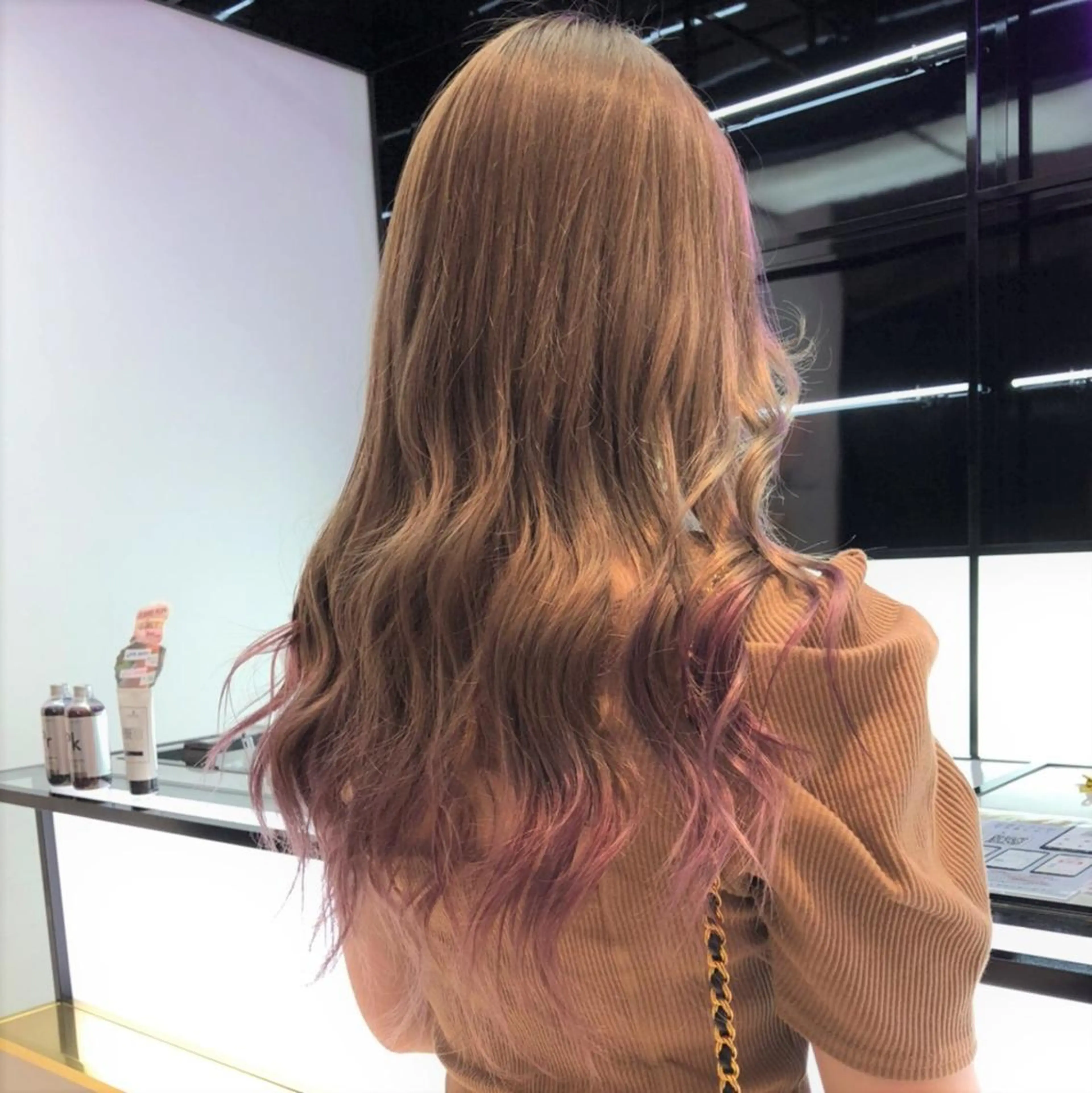ロング カラー 透明感カラー グラデーションカラー ヘアカラー 相川 愛実のヘアスタイル