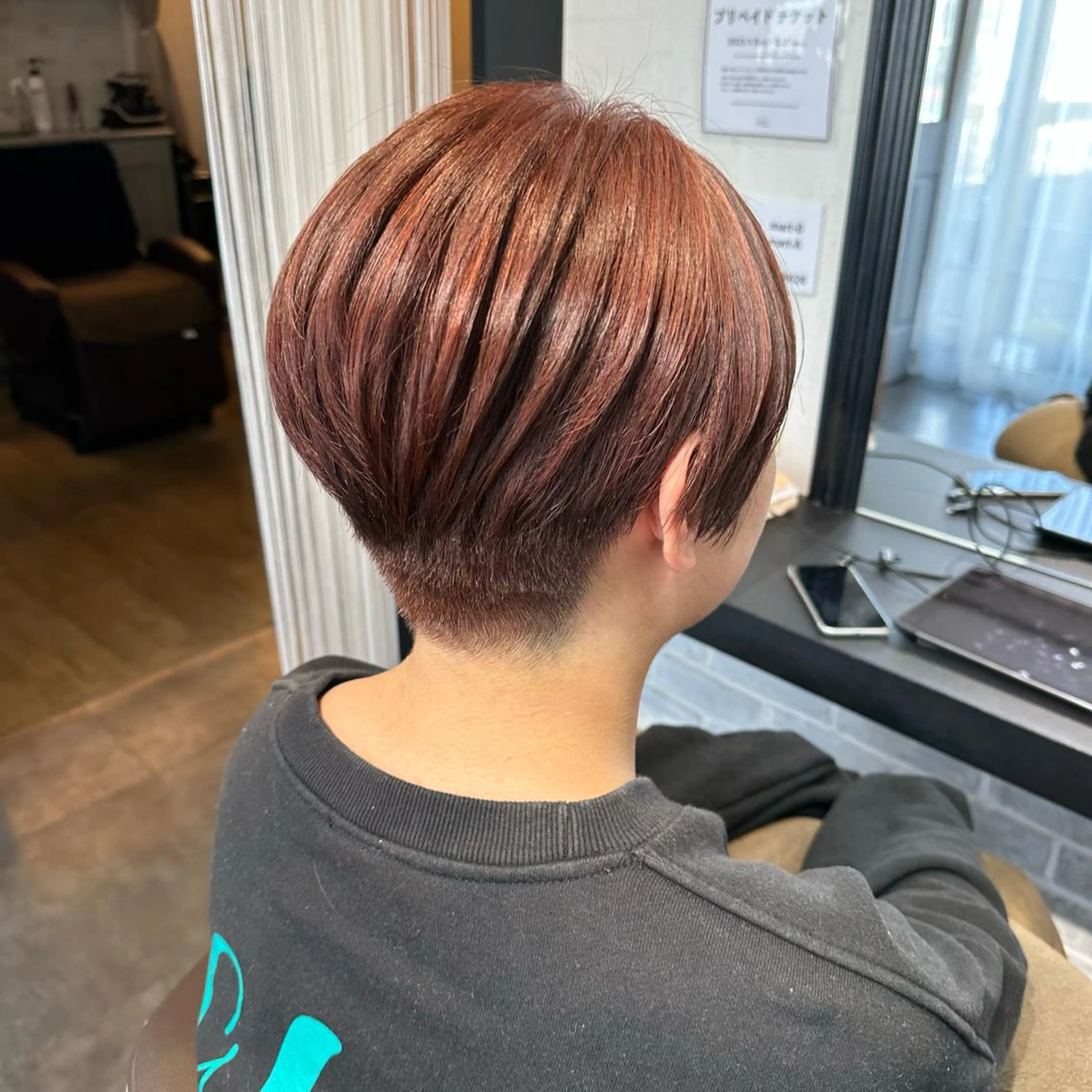 ショート カット ヘアカラー 若泉 真梨のヘアスタイル