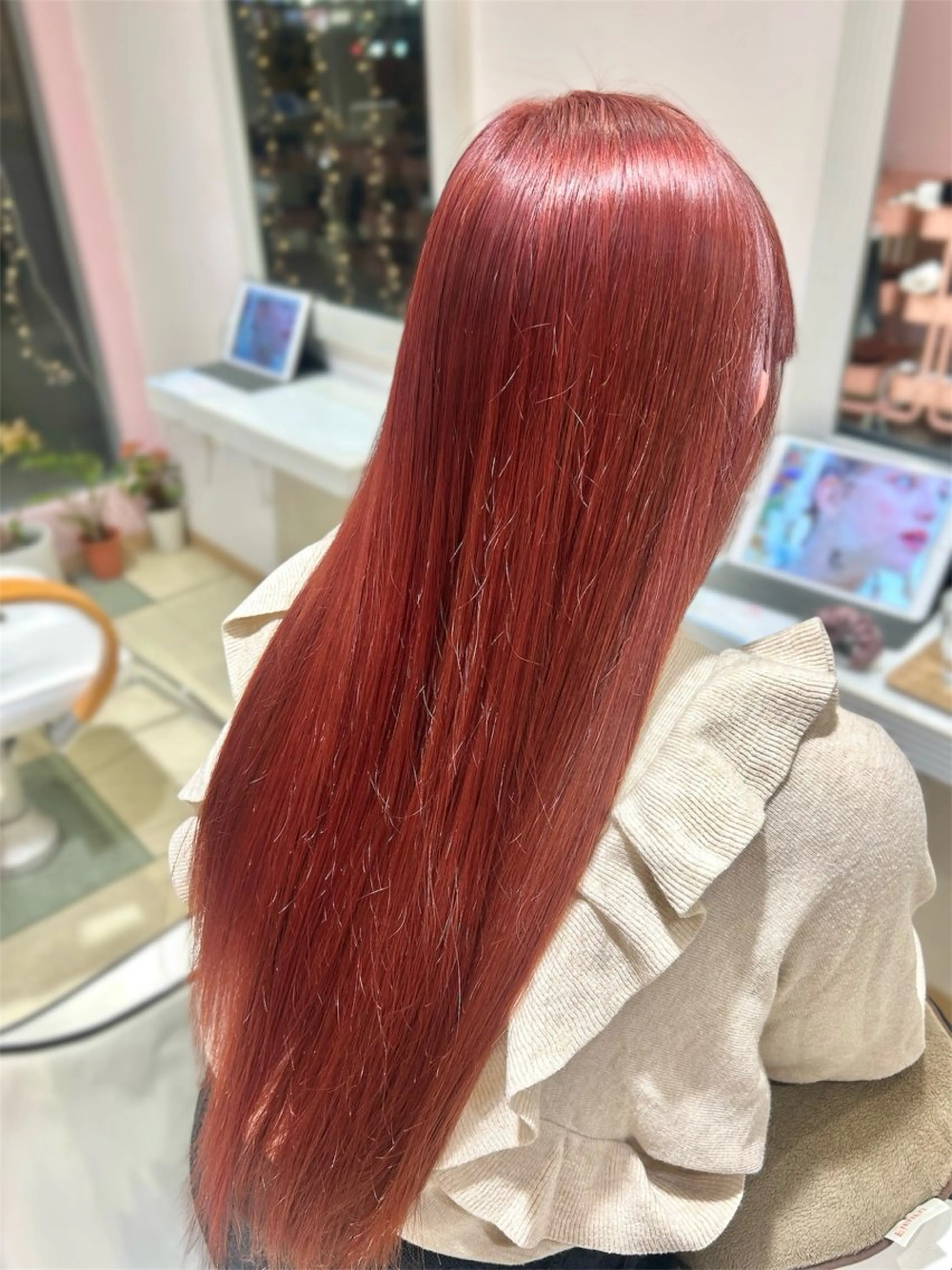 ロング カラー ブリーチ レッドカラー 🩷愛咲🩷レイヤー /透明感カラーのヘアスタイル