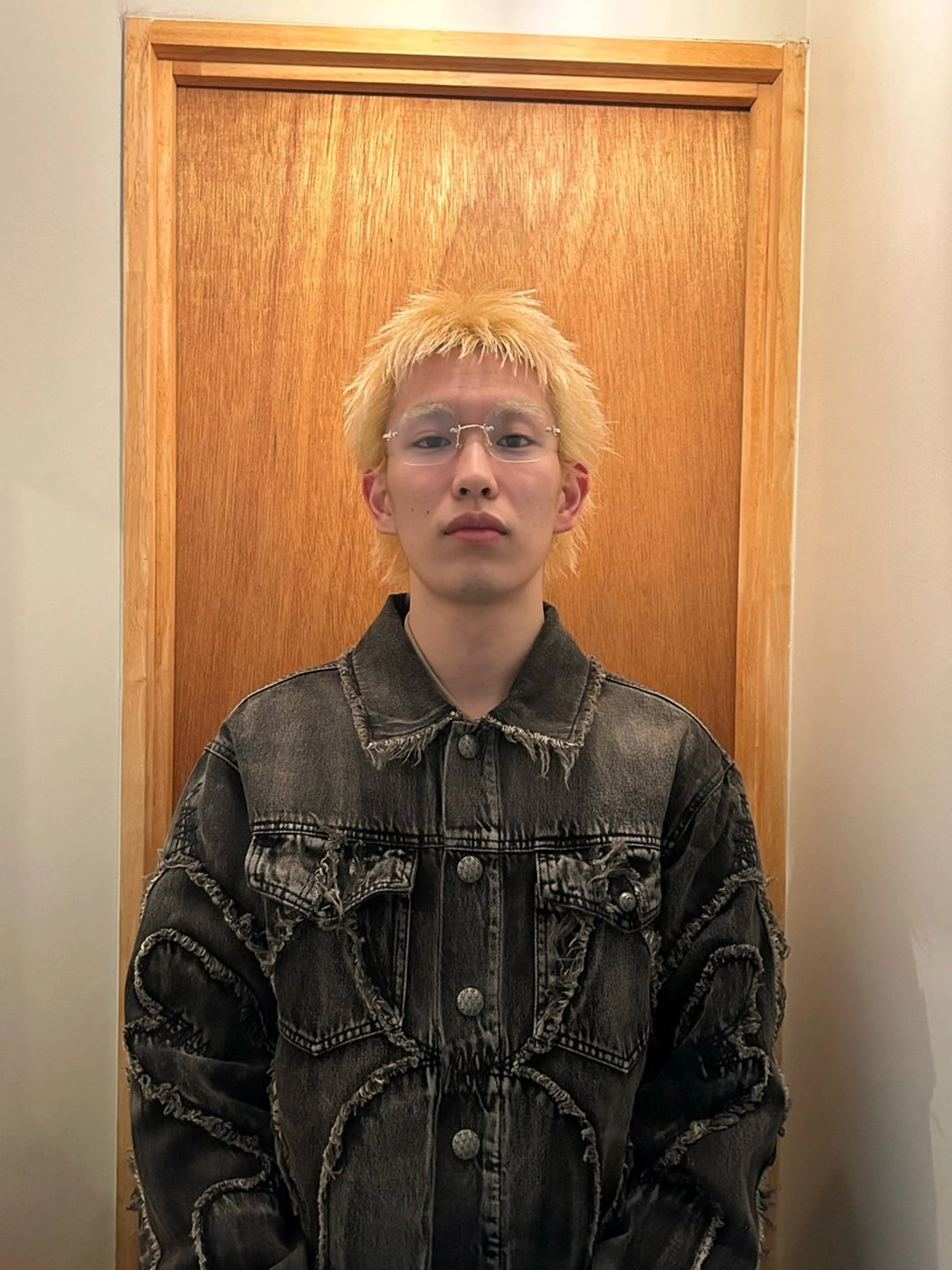 カラー ブリーチ 小木曽 新大のヘアスタイル