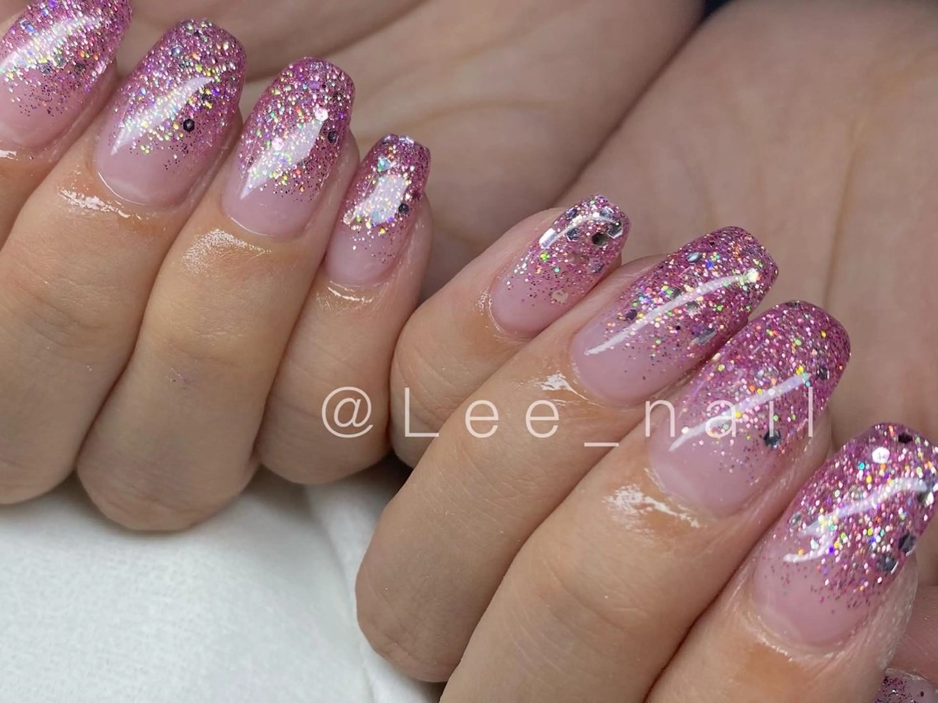 ネイル グラデーション キラキラネイル ラメ(グリッター) ラメグラデーション ピンク ハンドネイル Lee_ nailのネイルデザイン
