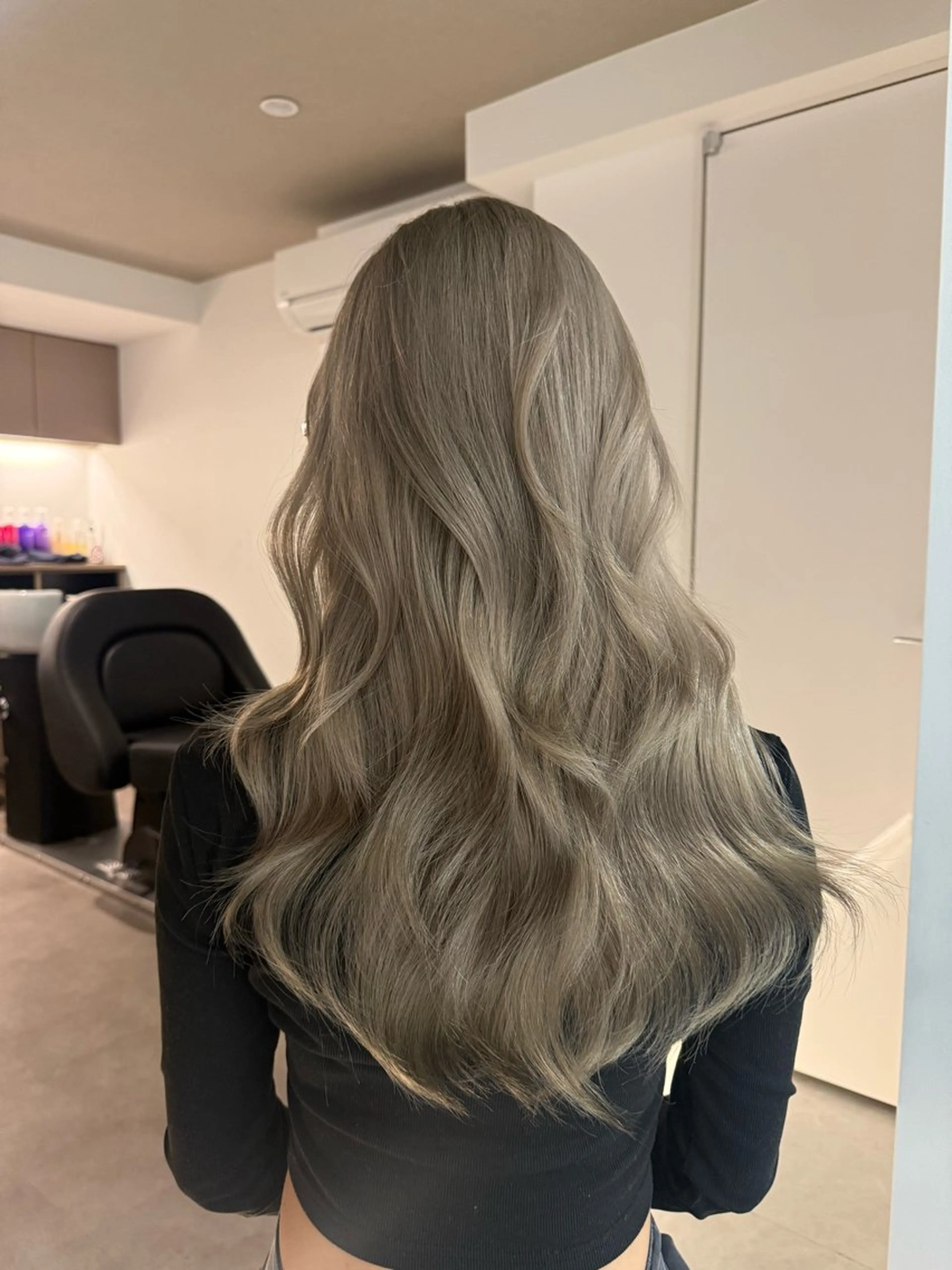 ロング カラー アッシュ アッシュグレー アッシュグレージュ ベージュカラー ブリーチ ヘアカラー 🎀透明感× 赤み消し🎀正源のヘアスタイル