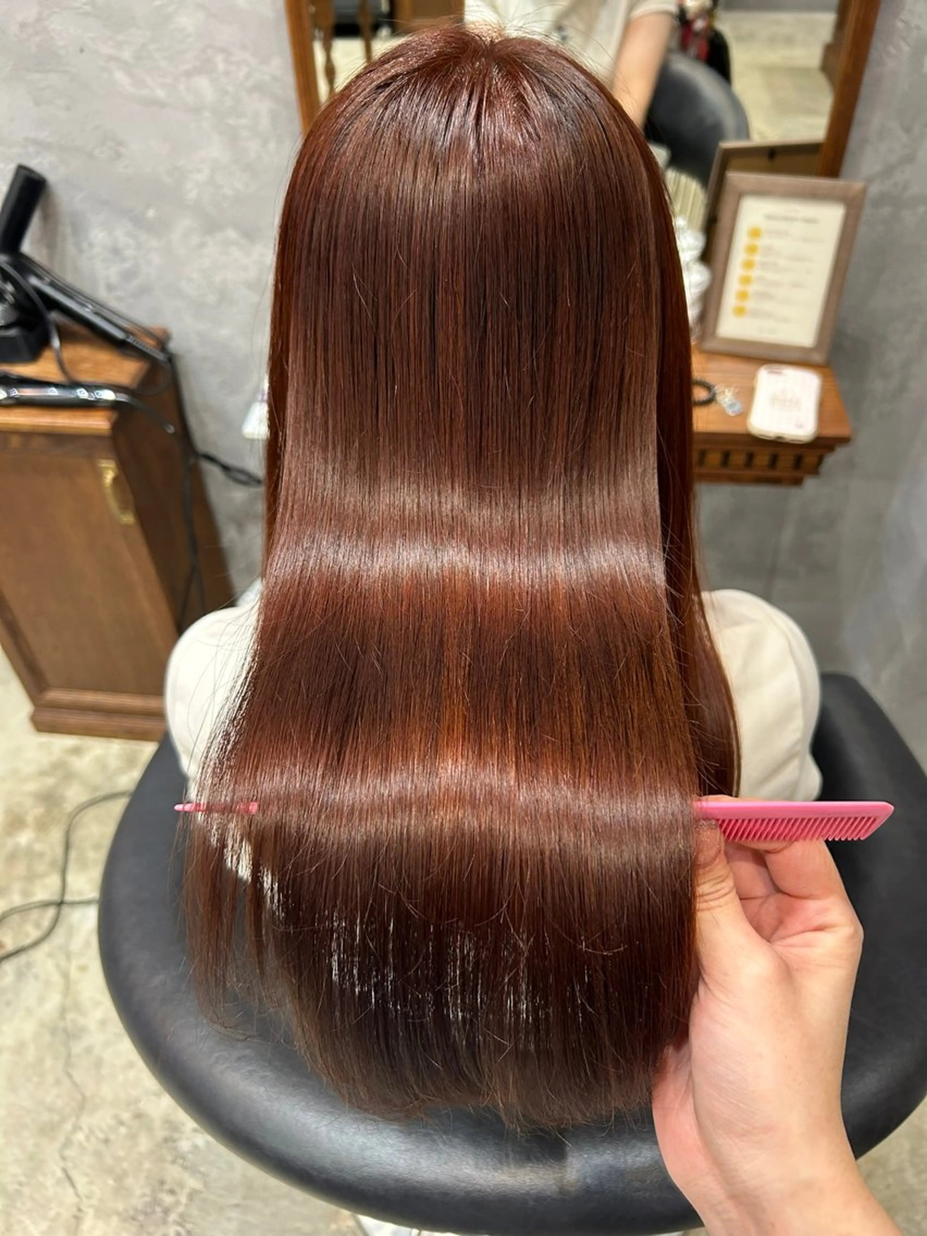 セミロング 竹川菜海 レイヤーカットのヘアスタイル