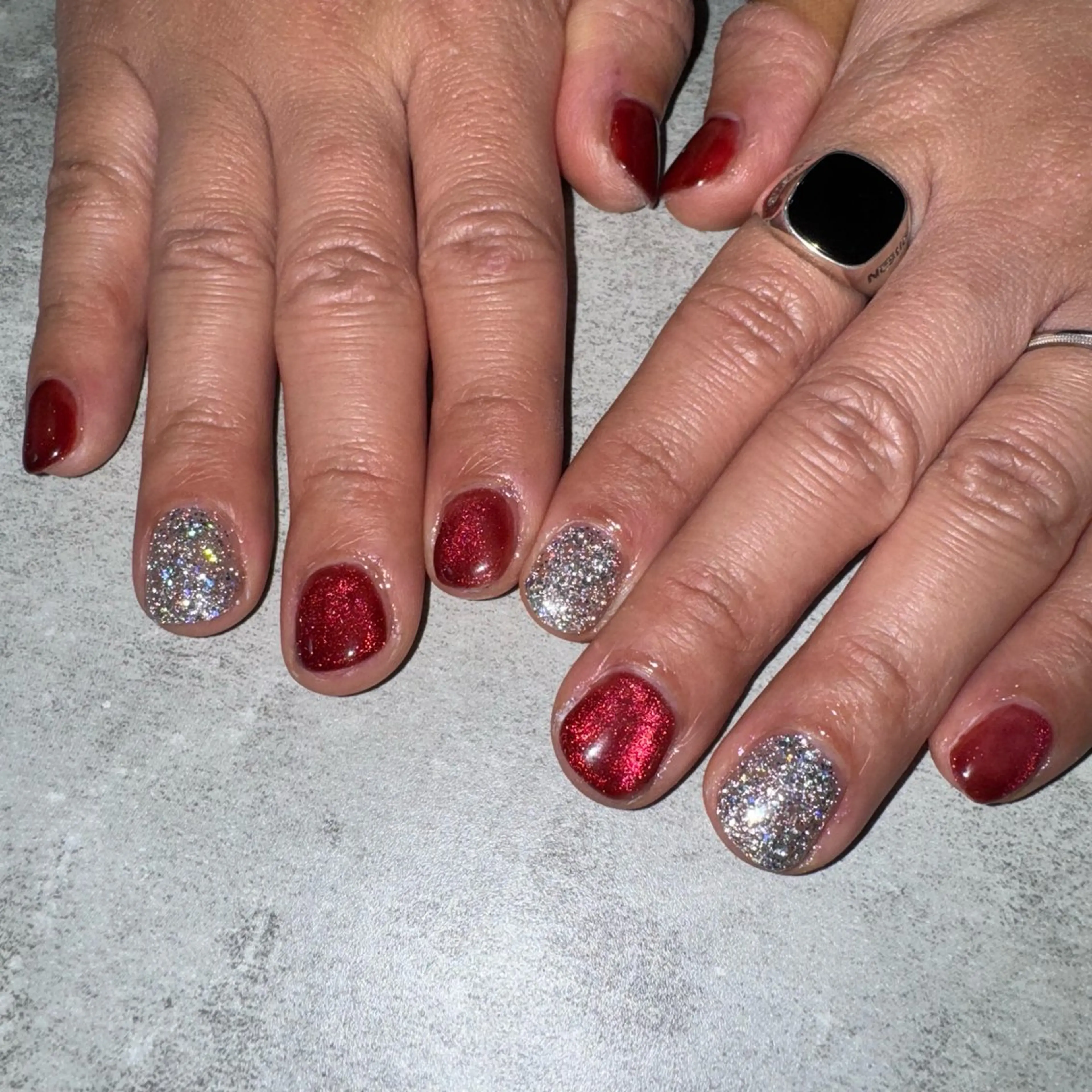 ネイル メンズネイル 赤色 MATATABI. kumiのネイルデザイン