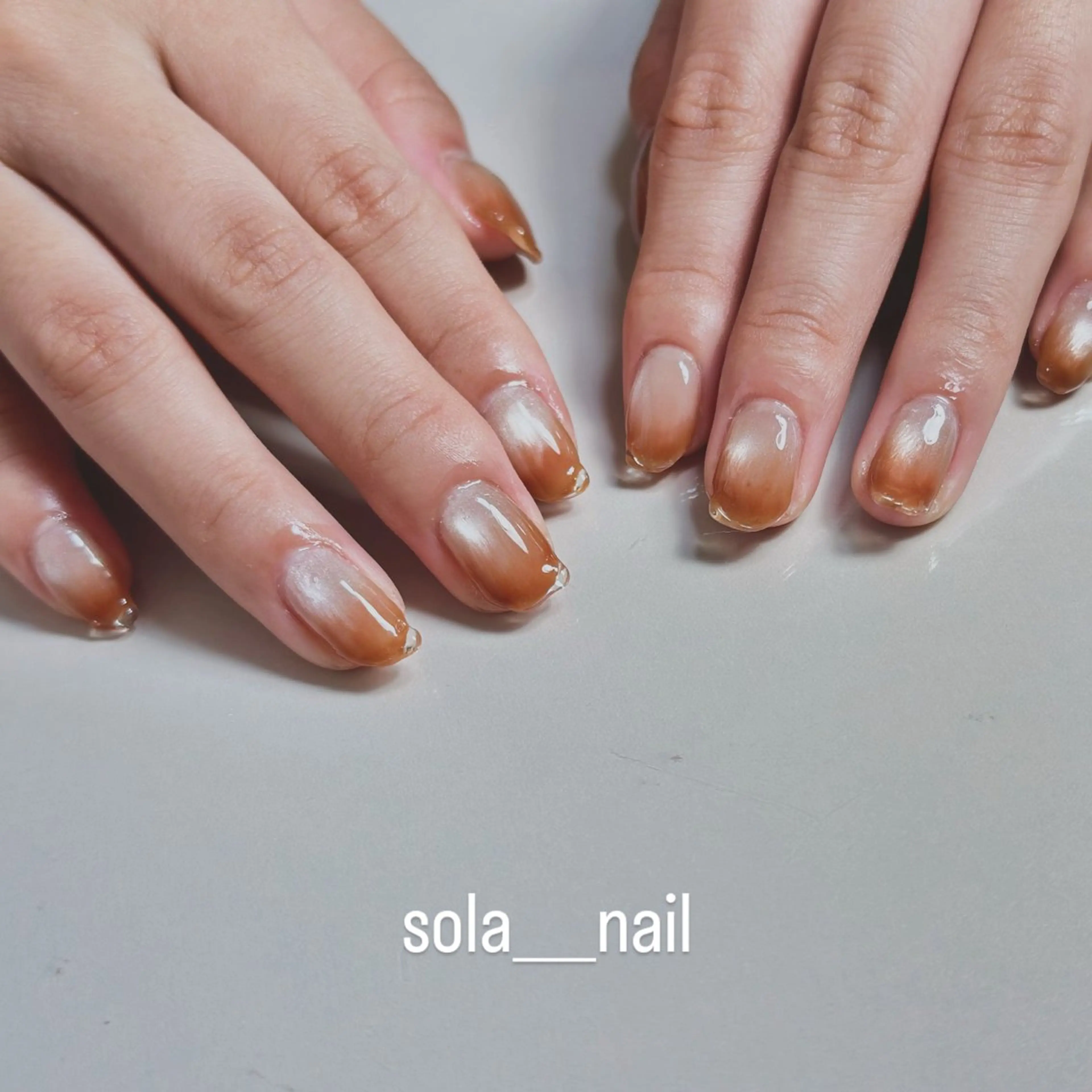 ネイル ブラウン マグネットネイル 持ち込み ニュアンスネイル オフィスネイル sola nailのネイルデザイン