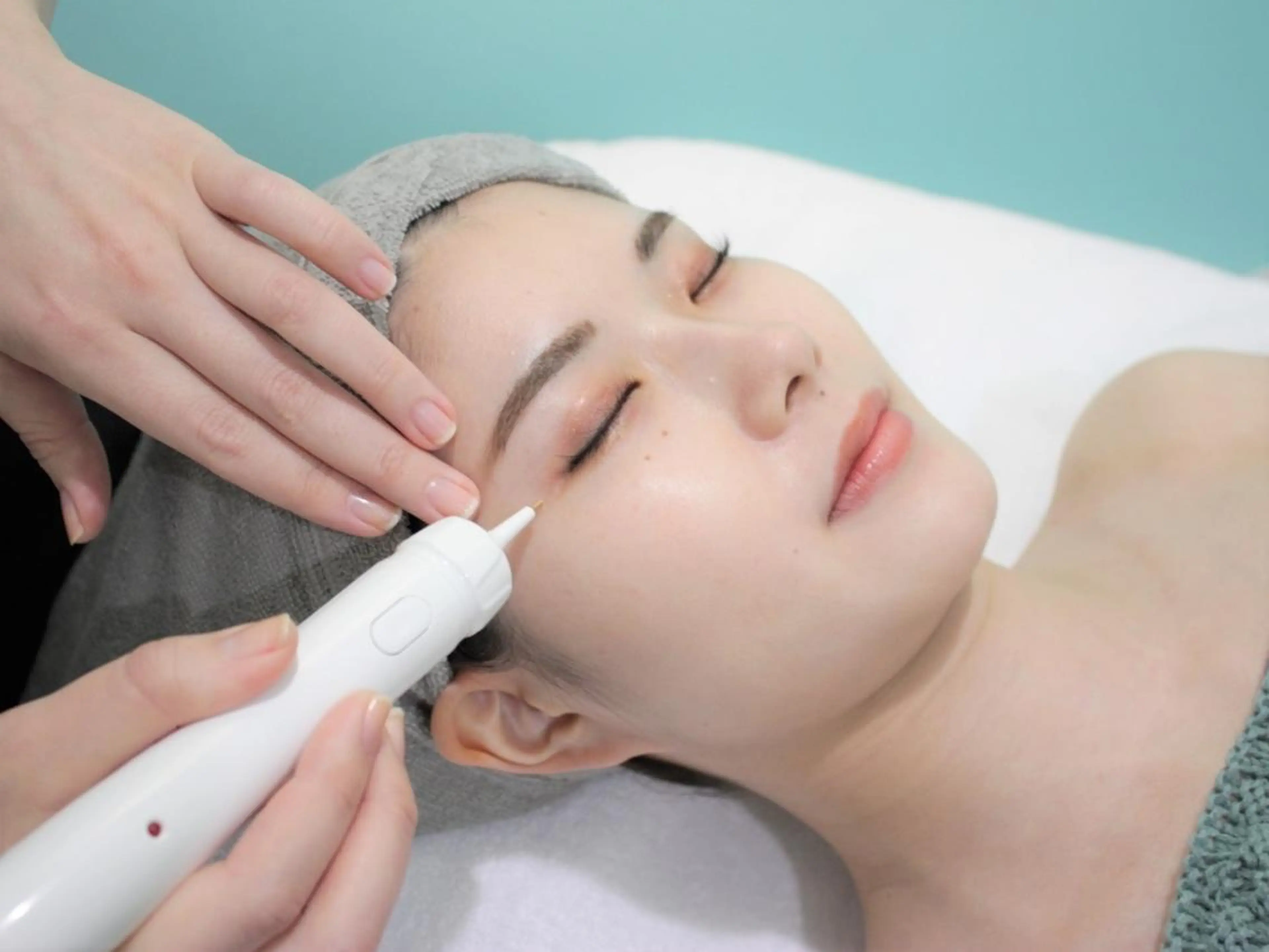 シミ打ち【全顔とまぶたも可】×目の疲れコースの写真