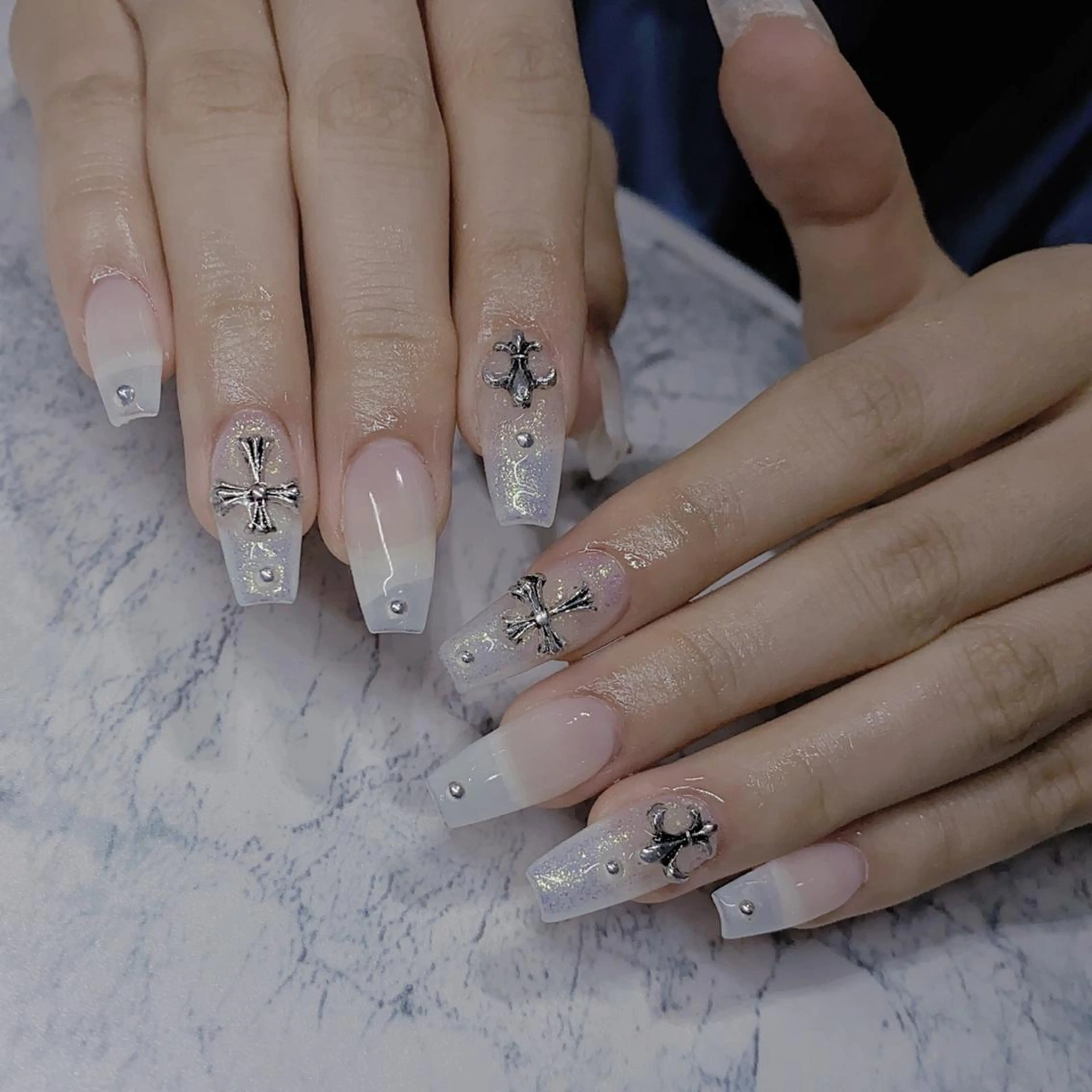 ネイル 長さ出し ネイルチップ Queens momoのネイルデザイン