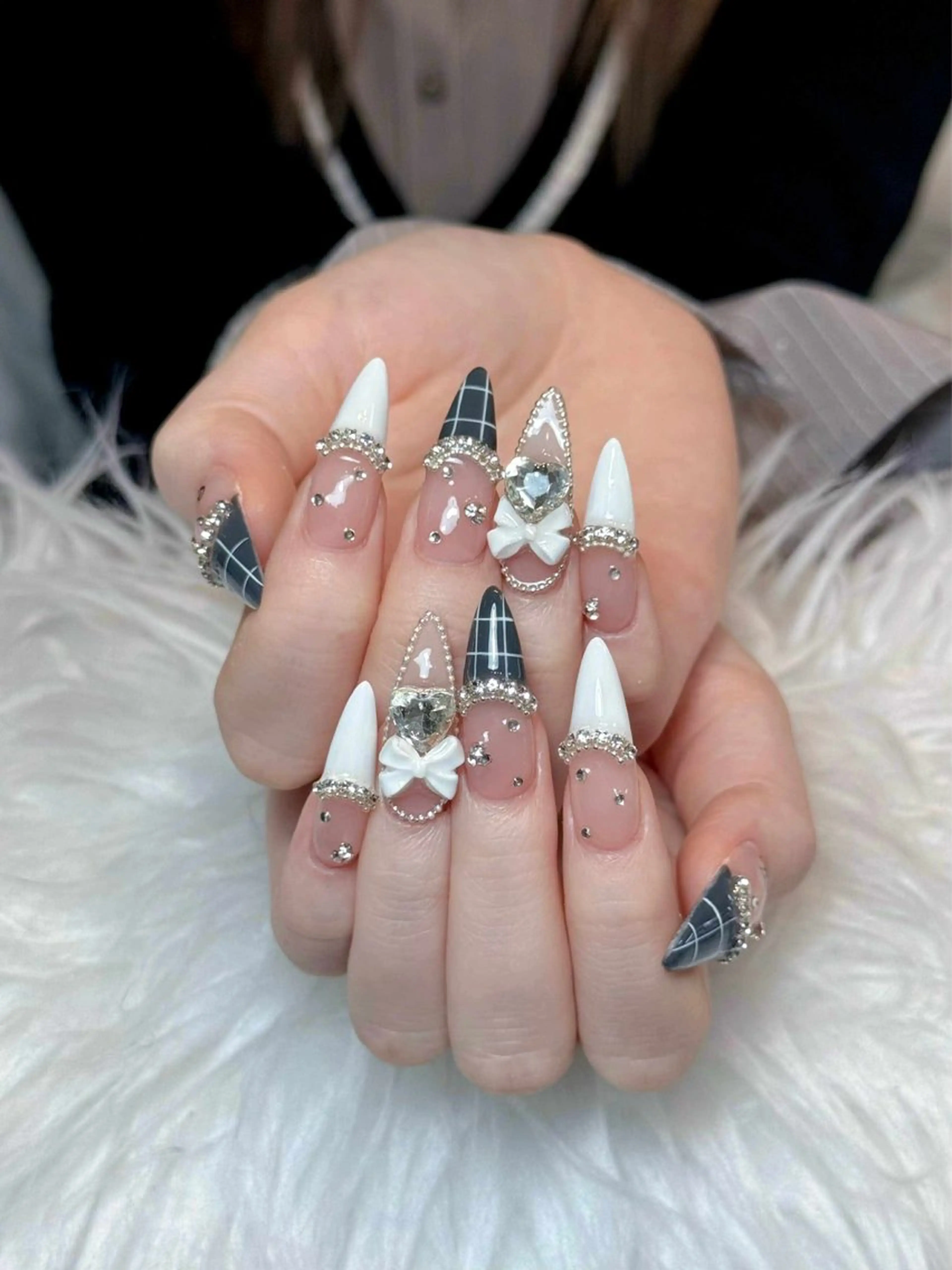 ネイル オーロラネイル ボルドー ブラウン 氷ネイル・うるうるネイル キラキラネイル ハンドネイル Julli NailStudioのネイルデザイン