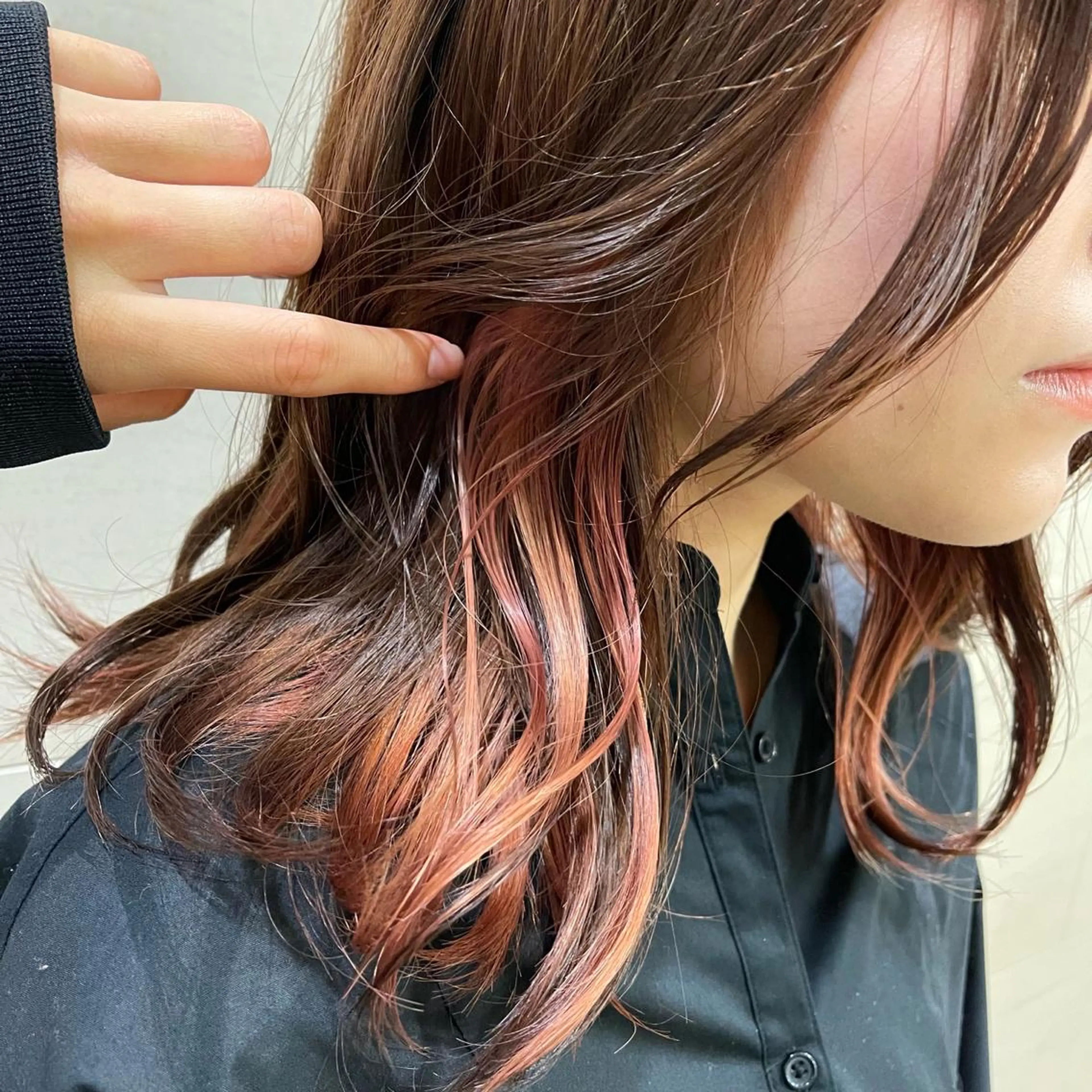 セミロング ハイトーン/暖色/ 眉/メイク/Rinaのヘアスタイル