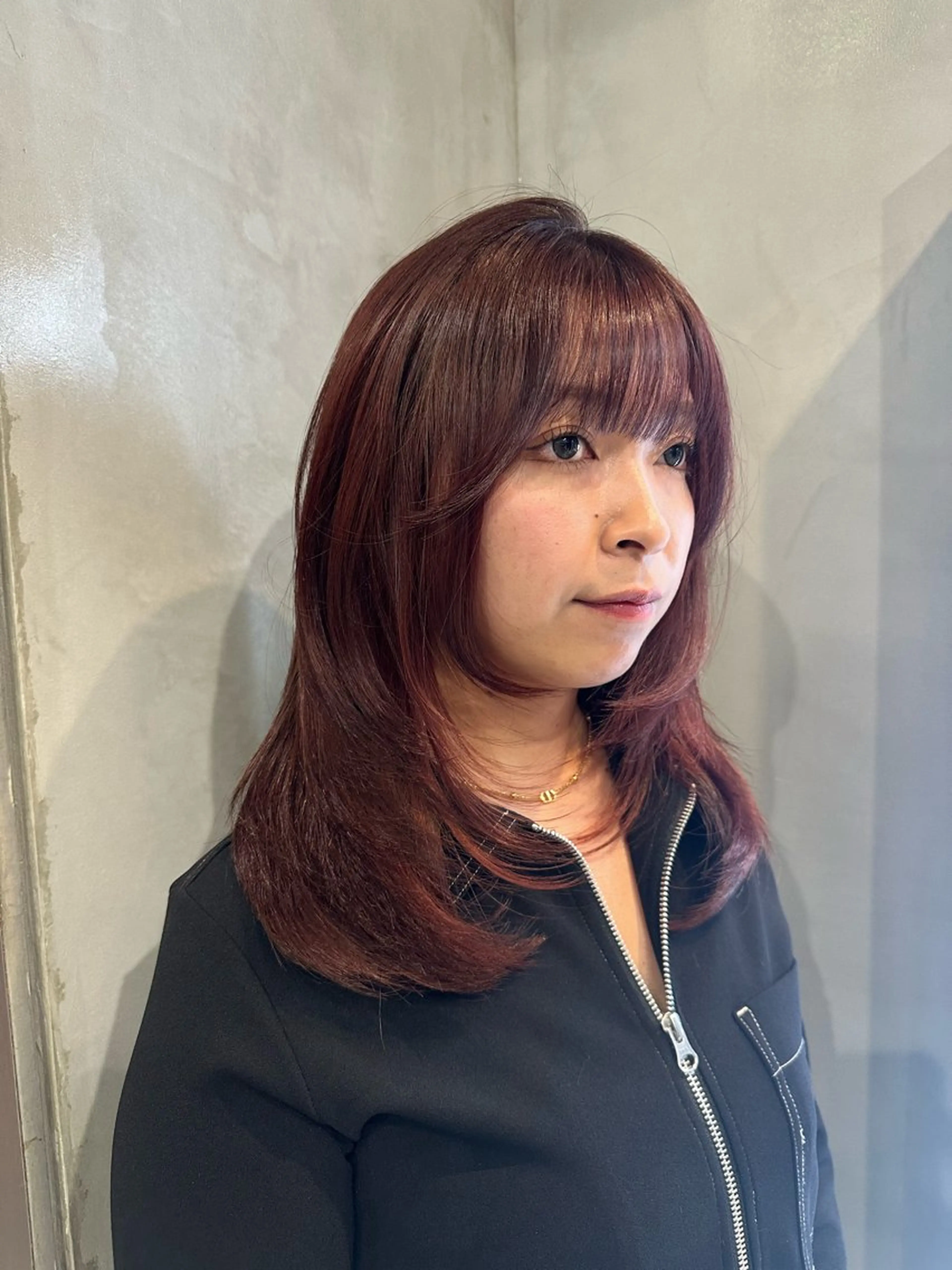 ミディアム カット トリートメント レイヤーカット 透明感カラーのヘアスタイル