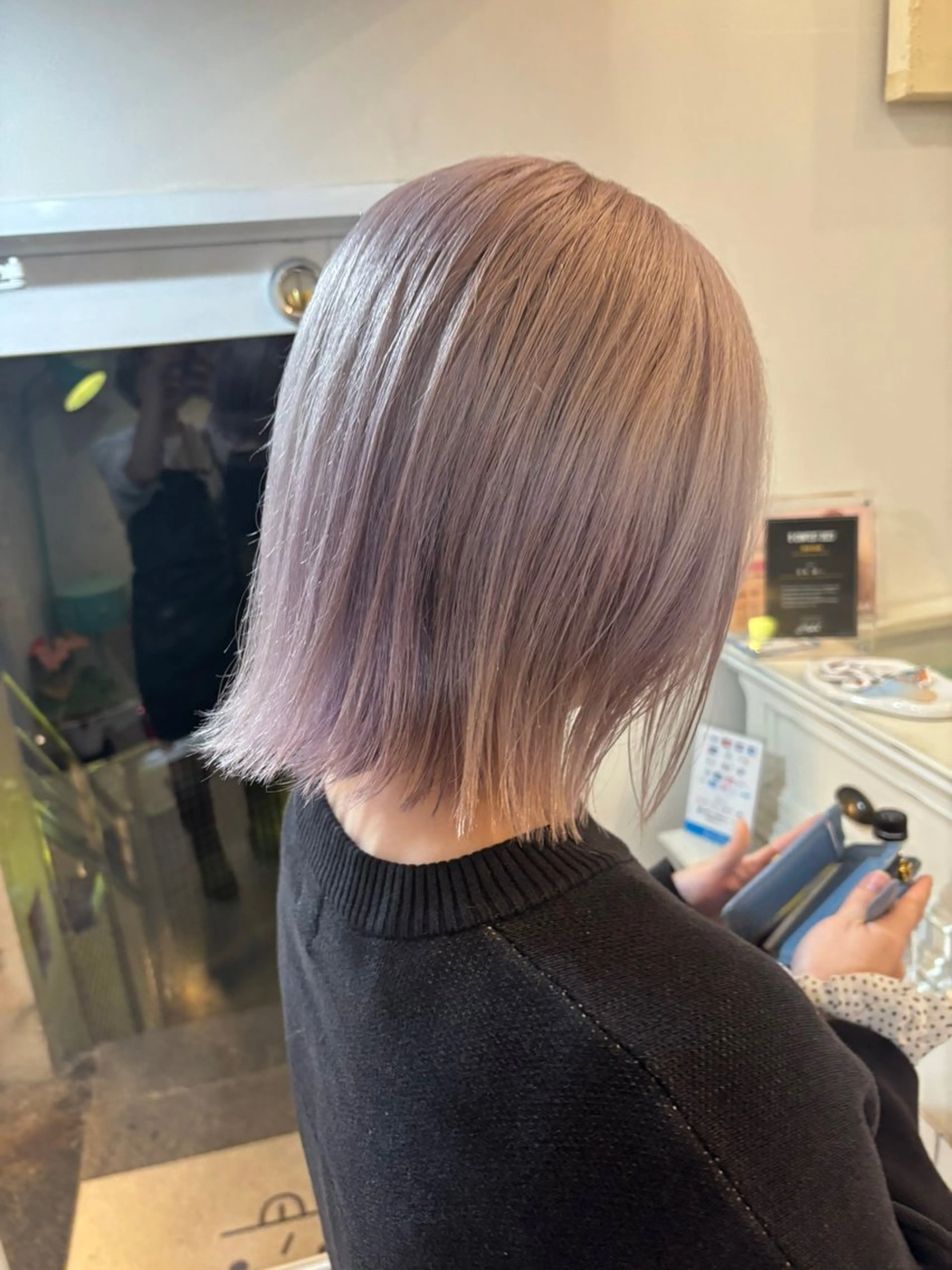 ショート カラー ブリーチ ラベンダーカラー カット ヘアカラー 🩵izu 🩵のヘアスタイル