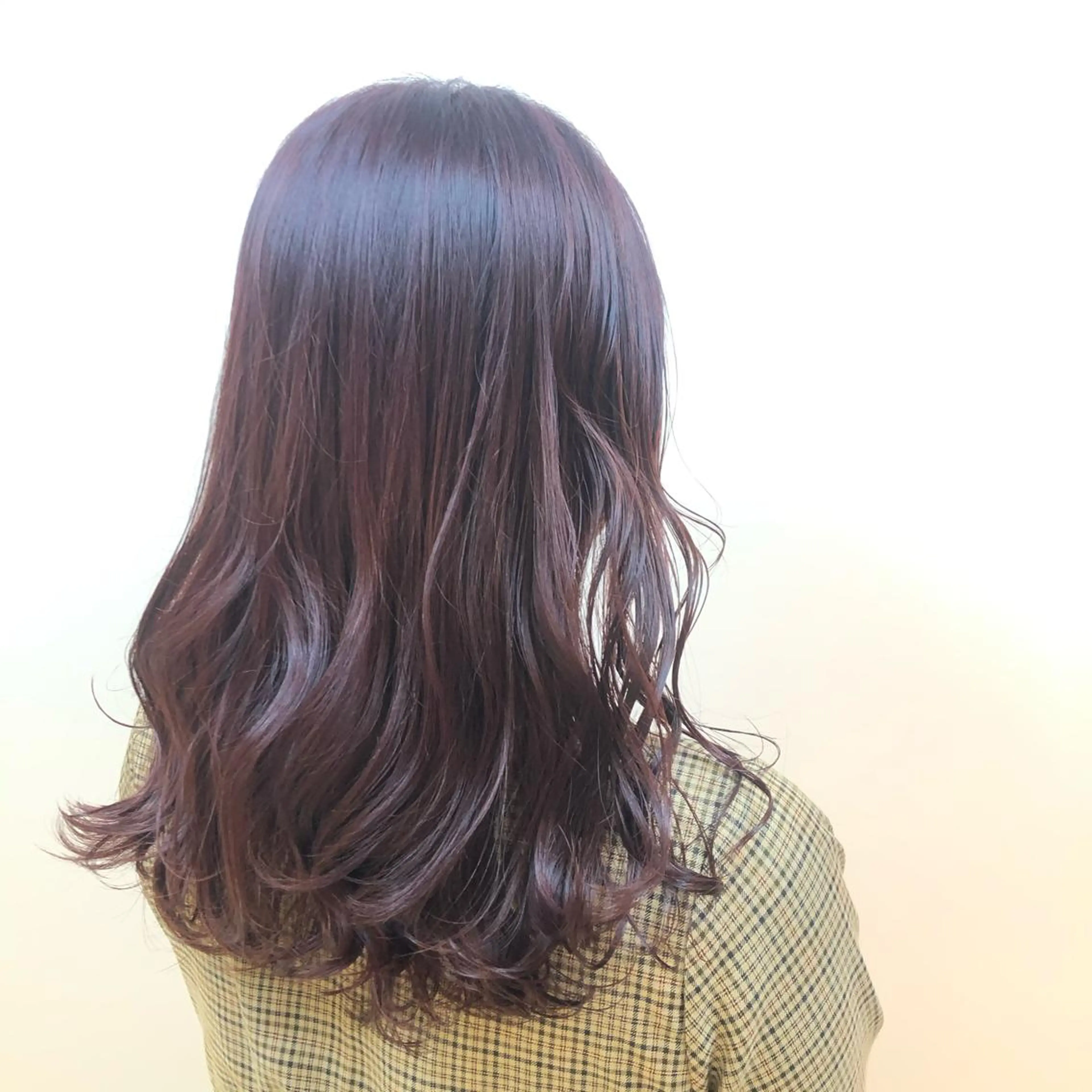ロング カラー ブリーチ ブラウンカラー ピンクカラー ピンクブラウン 小顔レイヤー/ ベージュ🤍Rieのヘアスタイル