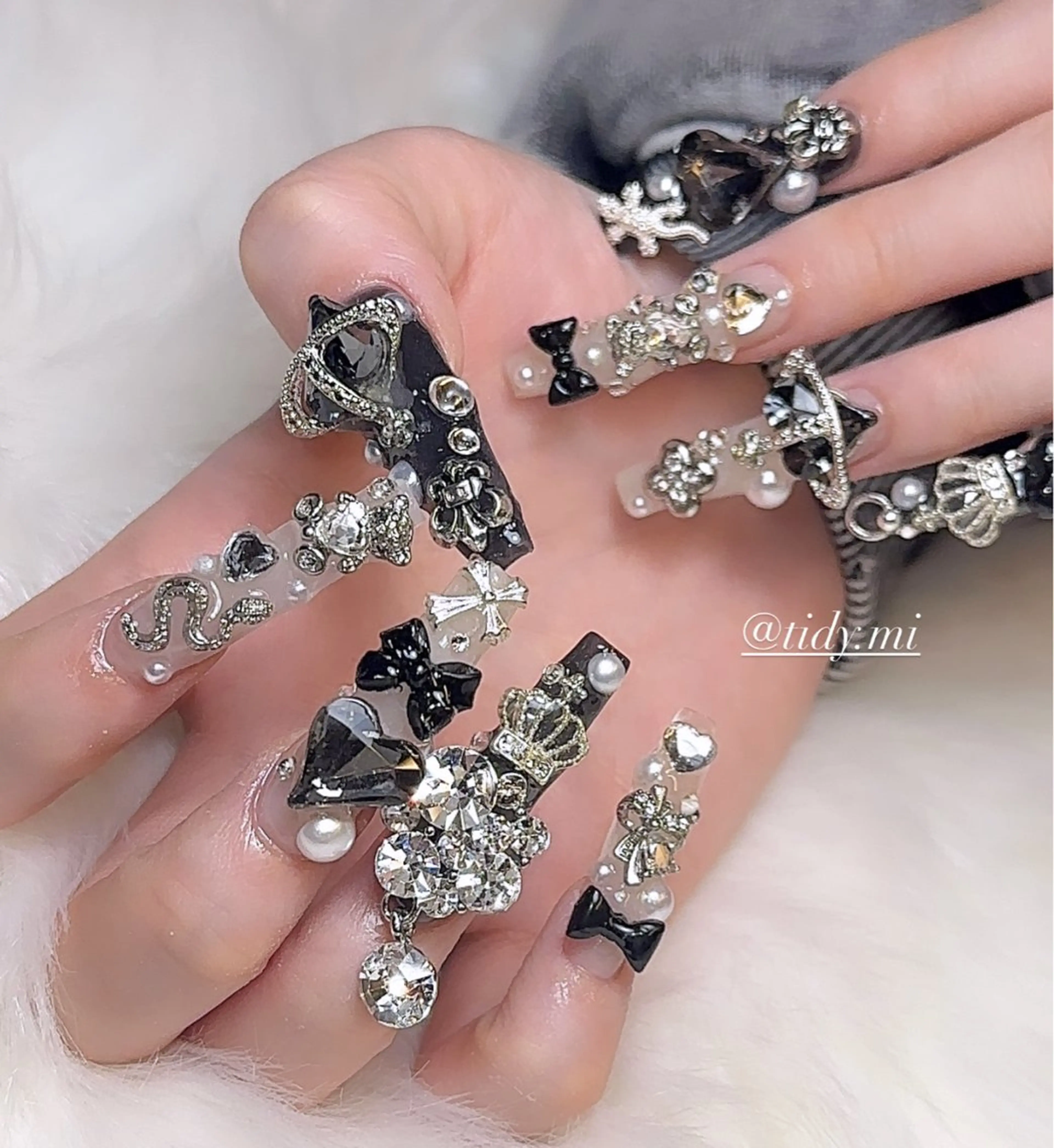 ネイル スカルプネイル TIDY .のネイルデザイン