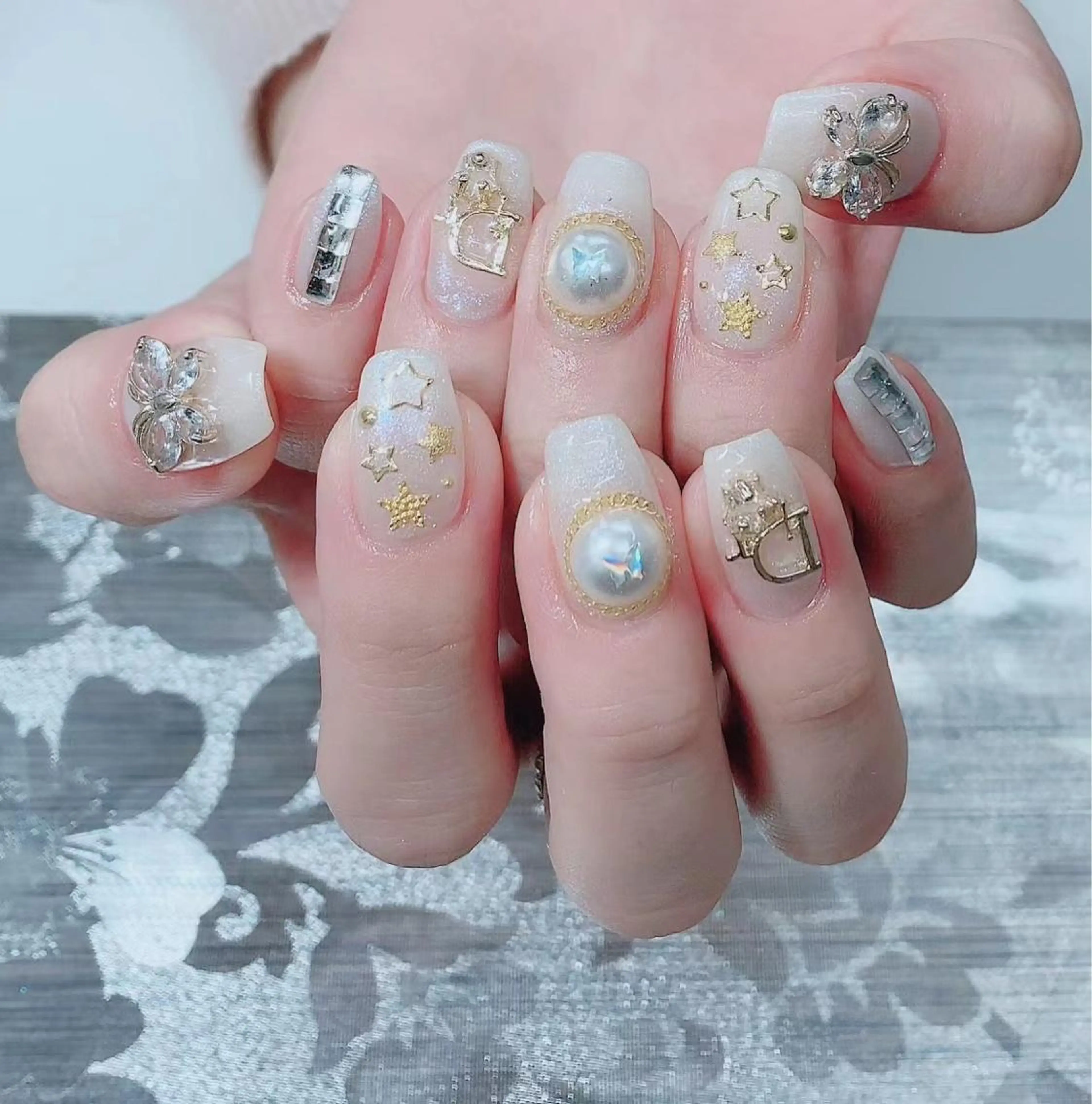 ネイル ハンドネイル I-nailロング /ワンホン/キラキラのネイルデザイン