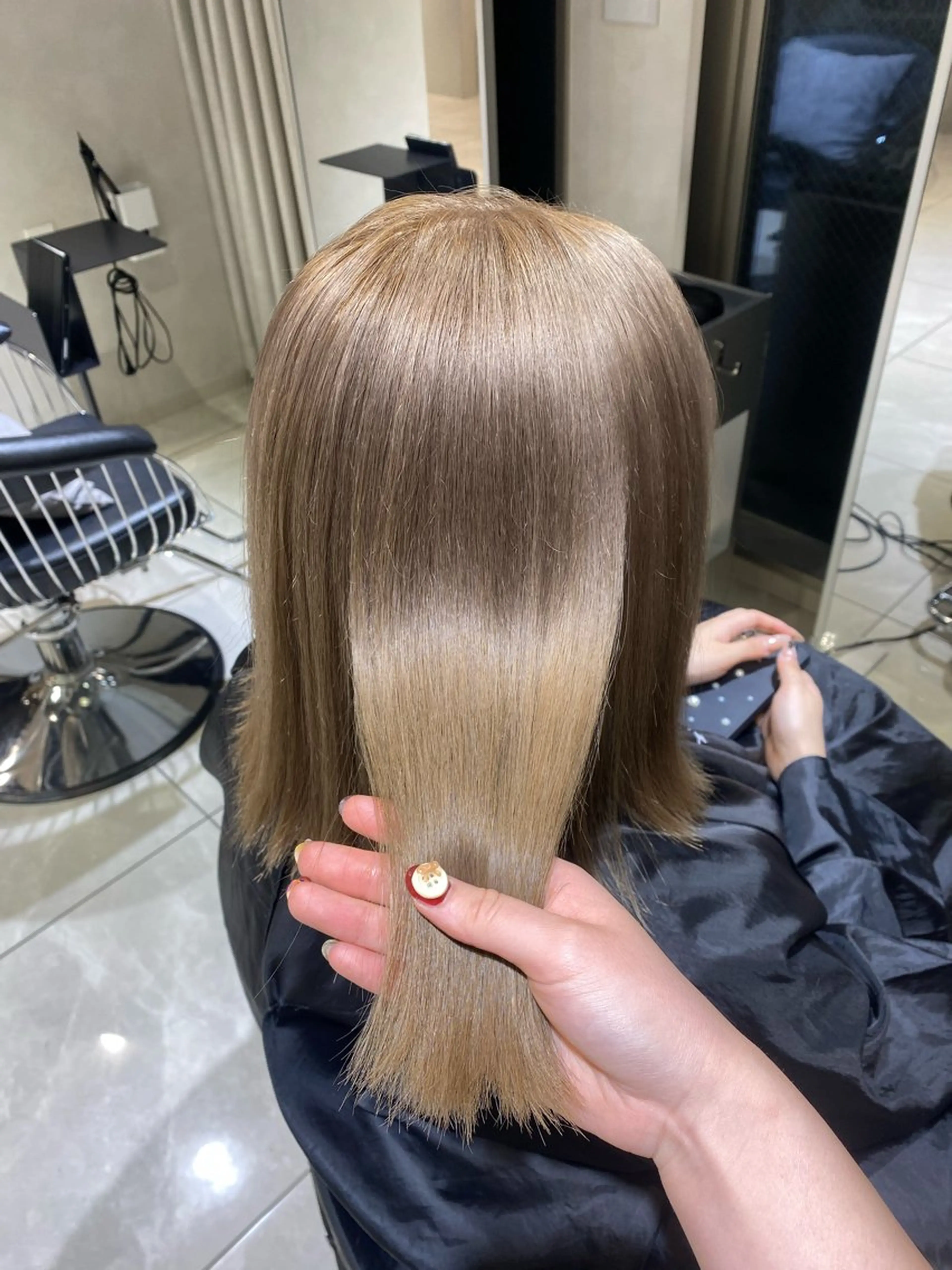 ミディアム ヘアカラー 色落ちまで綺麗な上品 ハイトーン／ふうか☽のヘアスタイル