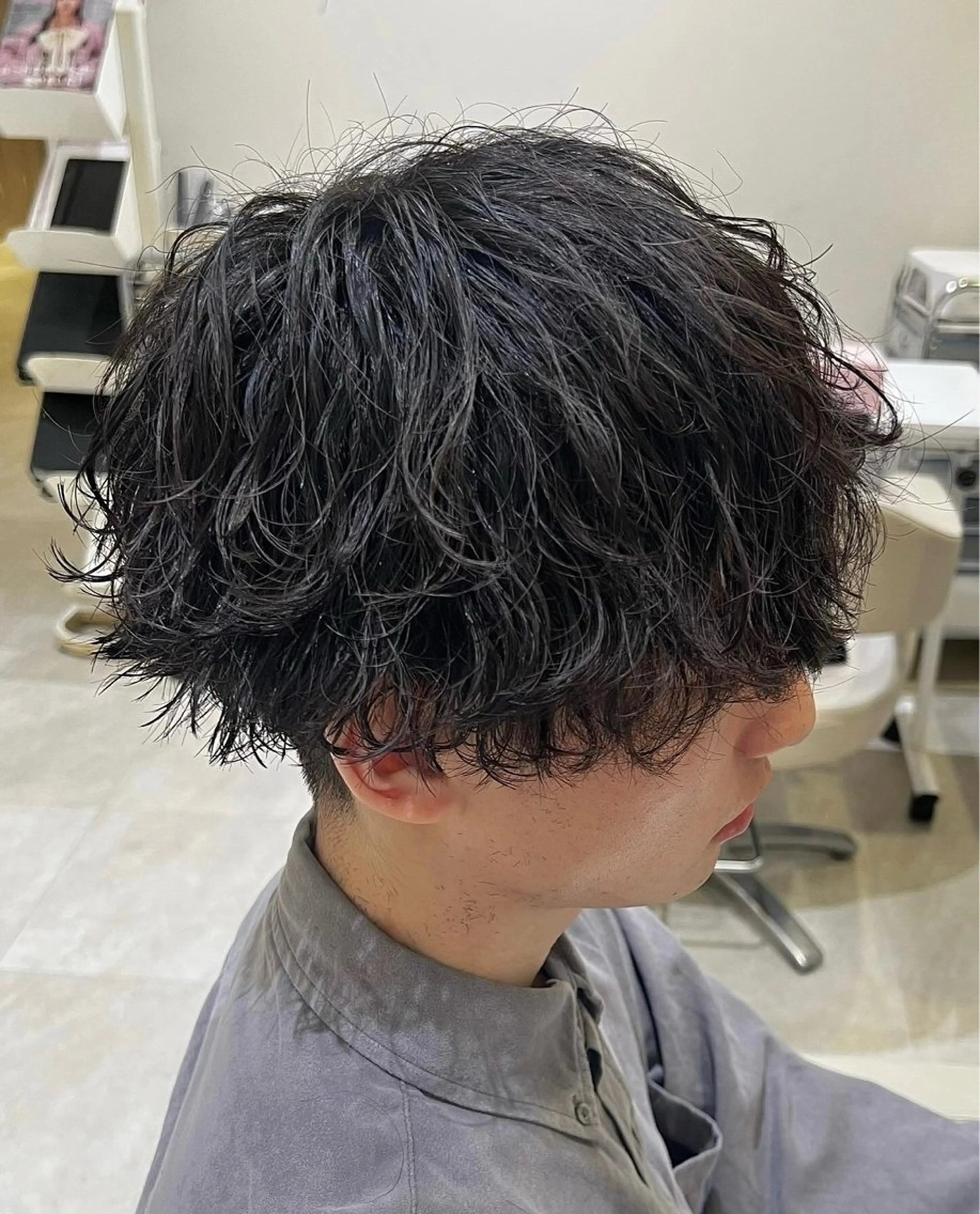 ミディアム パーマ メンズ ミディアムパーマ メンズパーマ 波巻きパーマ メンズパーマ 特化/京橋/栗野のヘアスタイル