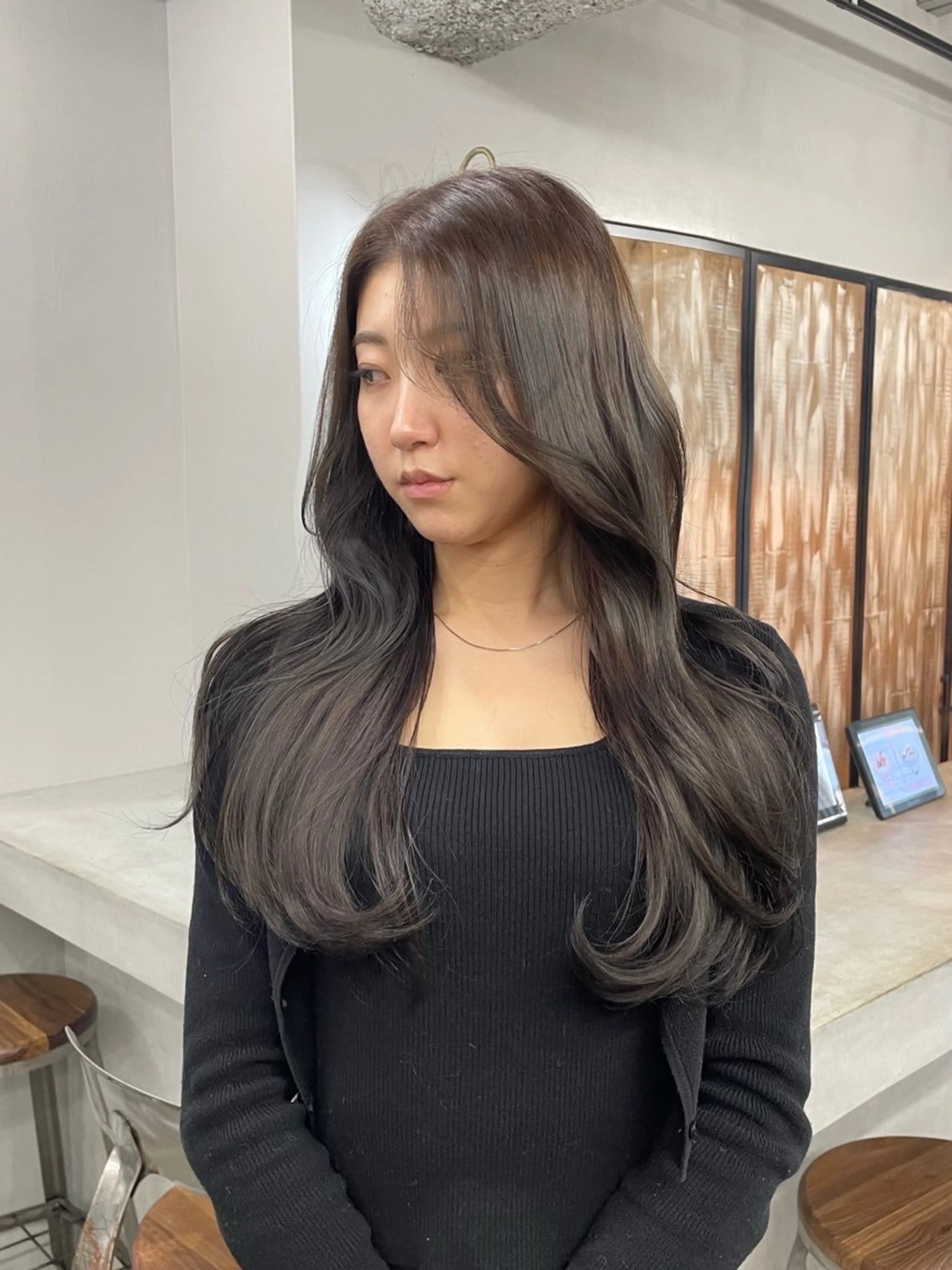 ロング カラー カット ヘアカラー トリートメント ヘアセット 新宿/韓国ヘア/ 髪質改善ストレートのヘアスタイル