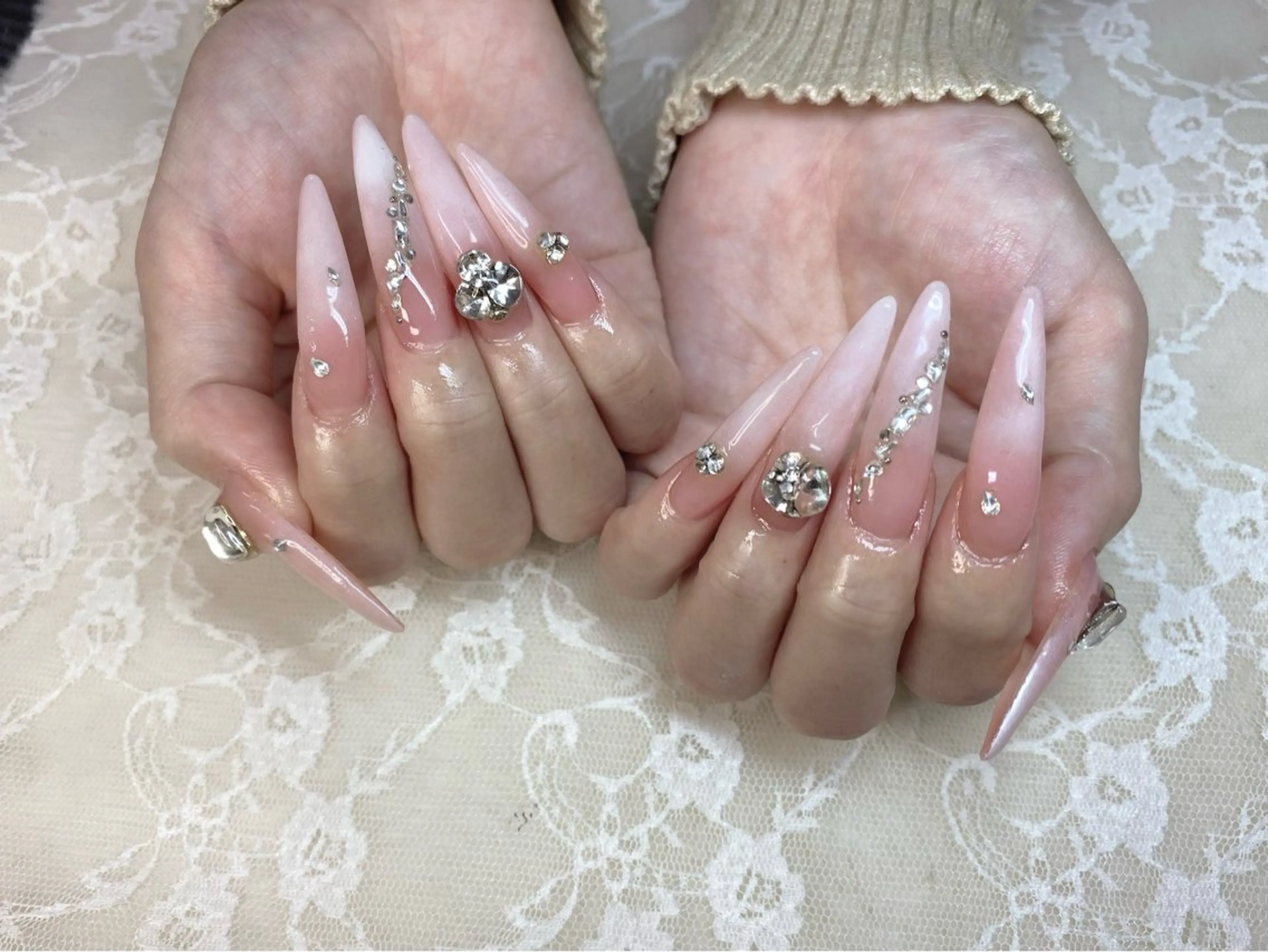 ネイル ロングネイル ストーンネイル スーパーロングネイル ワンホンネイル ハンドネイル ハンドケア 心斎橋Salon Epokkuのネイルデザイン