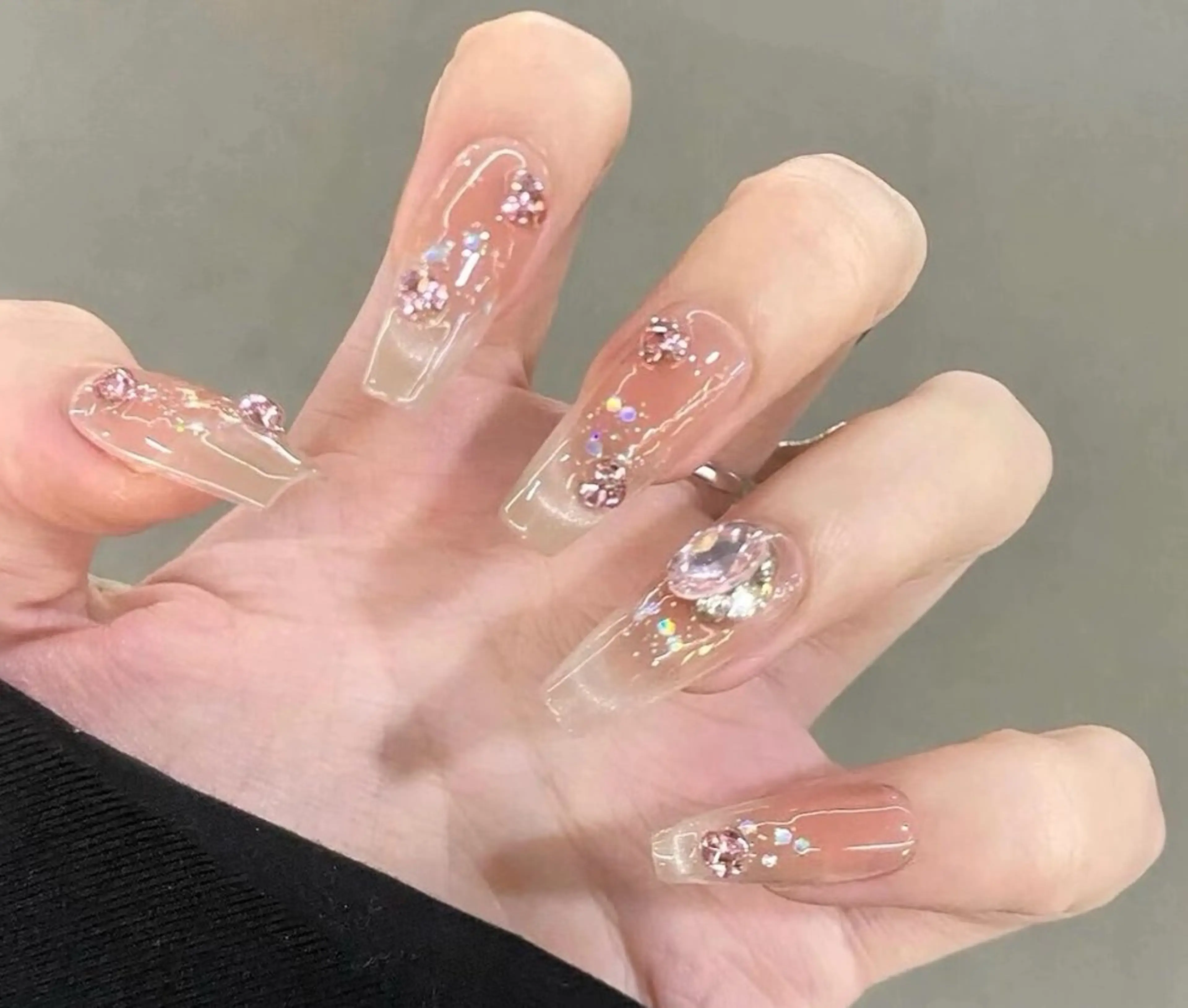 ネイル チークネイル 長さ出し フラワーネイル フレンチネイル ガーリー SunNail池袋駅 ワンホンネイルのネイルデザイン