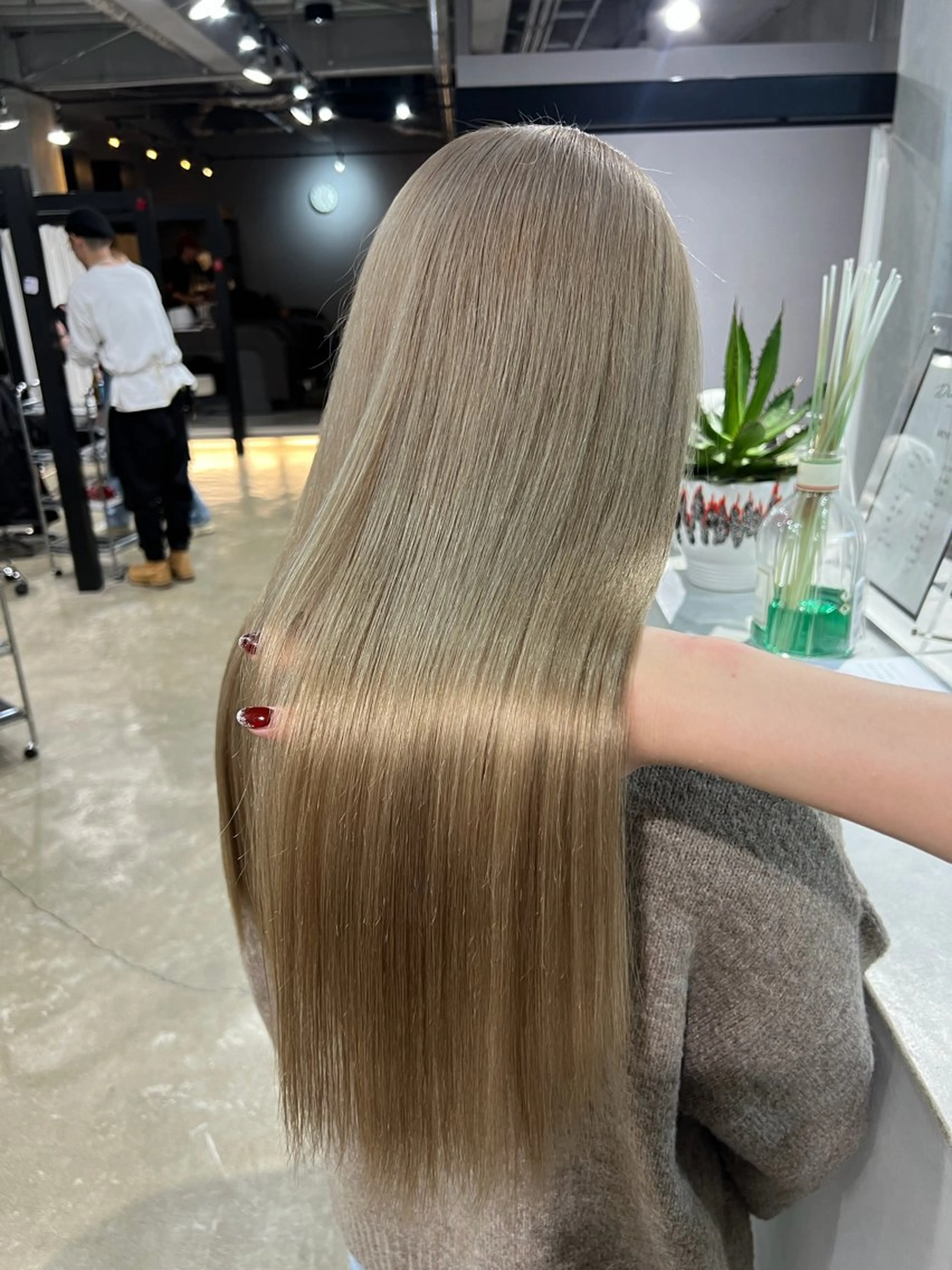 【ハイトーンにしたい方はこちら】ケアブリーチ込ダブルカラー＋カットの写真