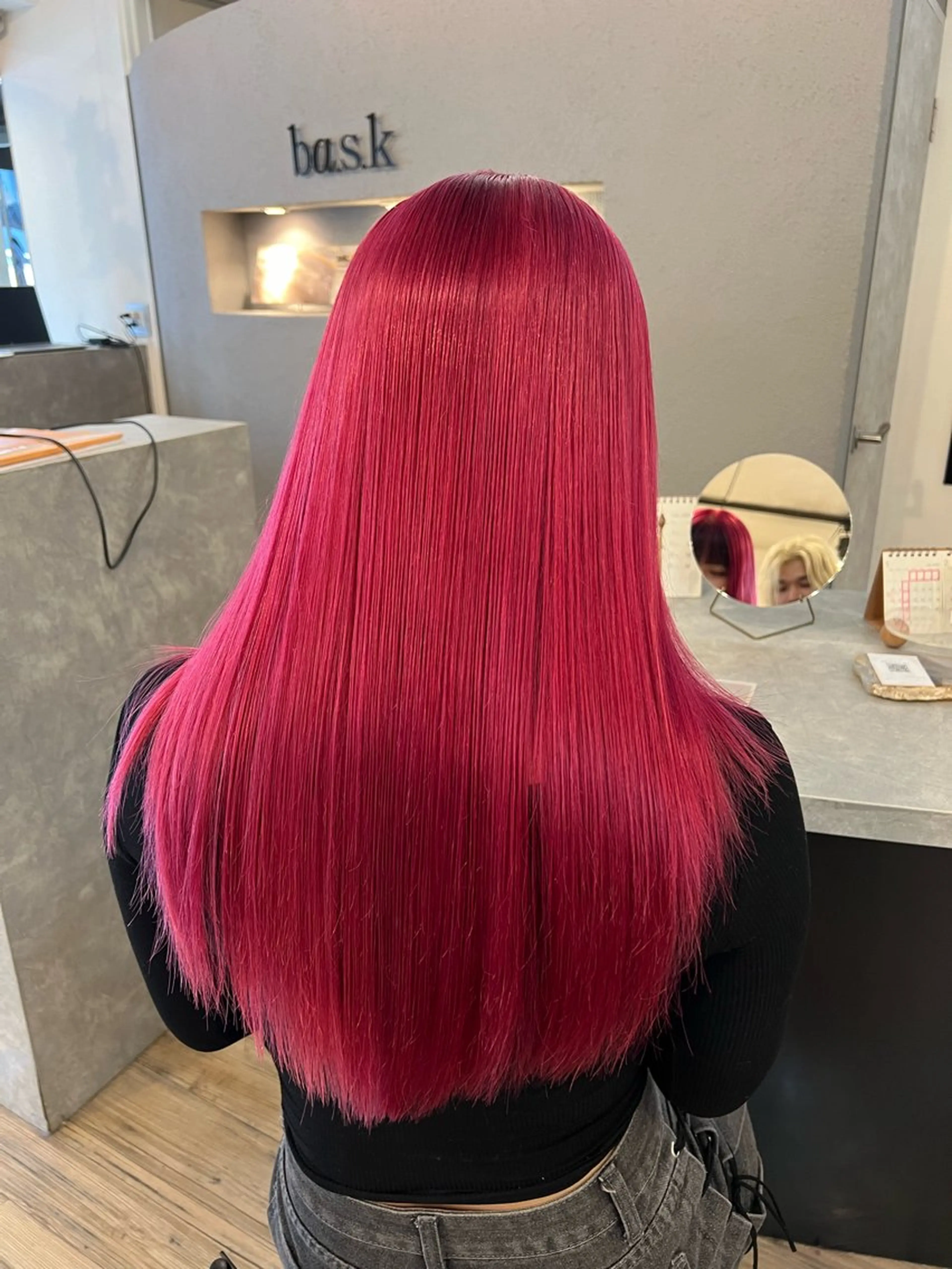 セミロング カラー ピンクカラー レッドカラー カット ヘアカラー トリートメント いぐちしょうた🫧 VISAGEbaskのヘアスタイル