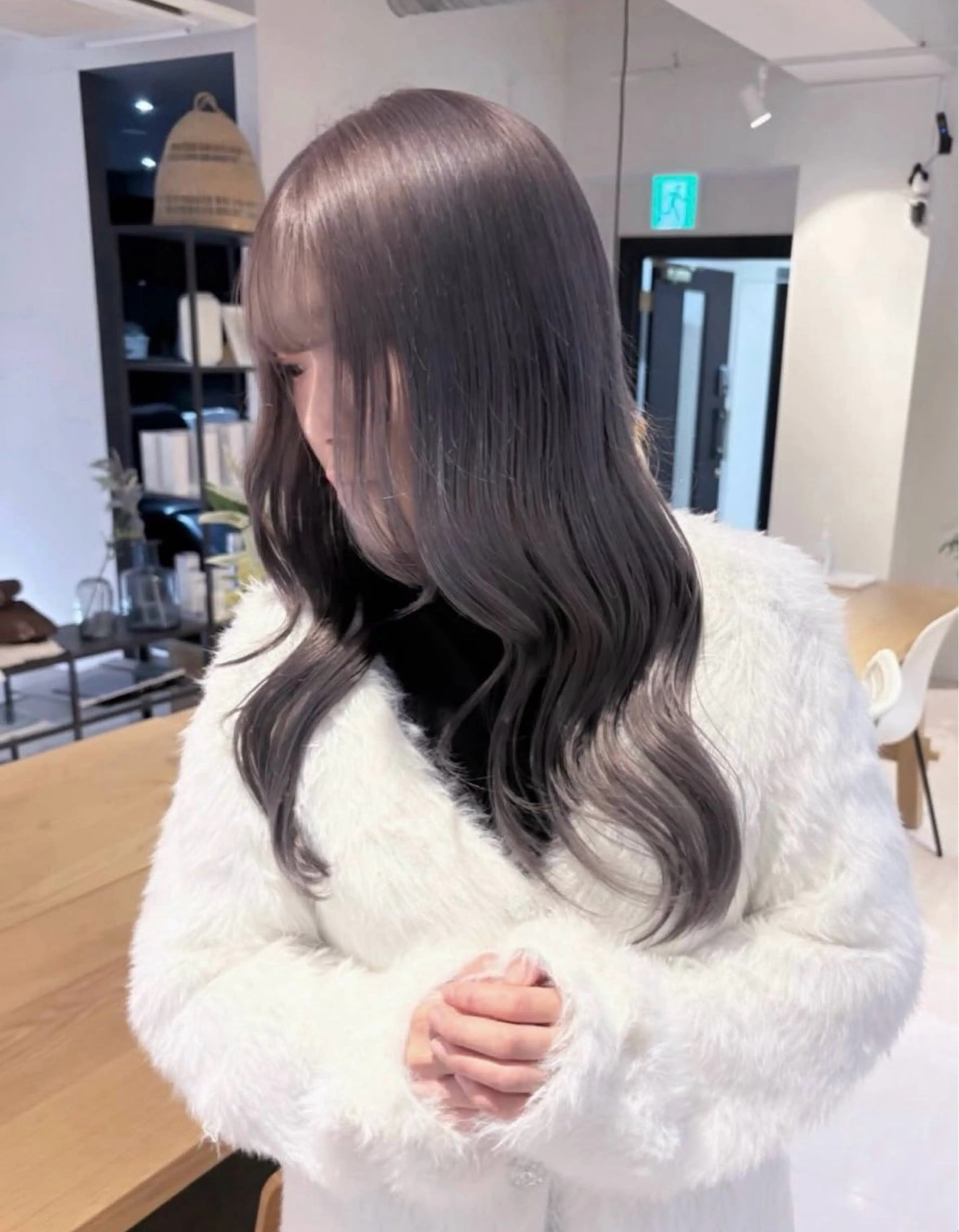 カラー 透明感カラー ニトウ レイナのヘアスタイル
