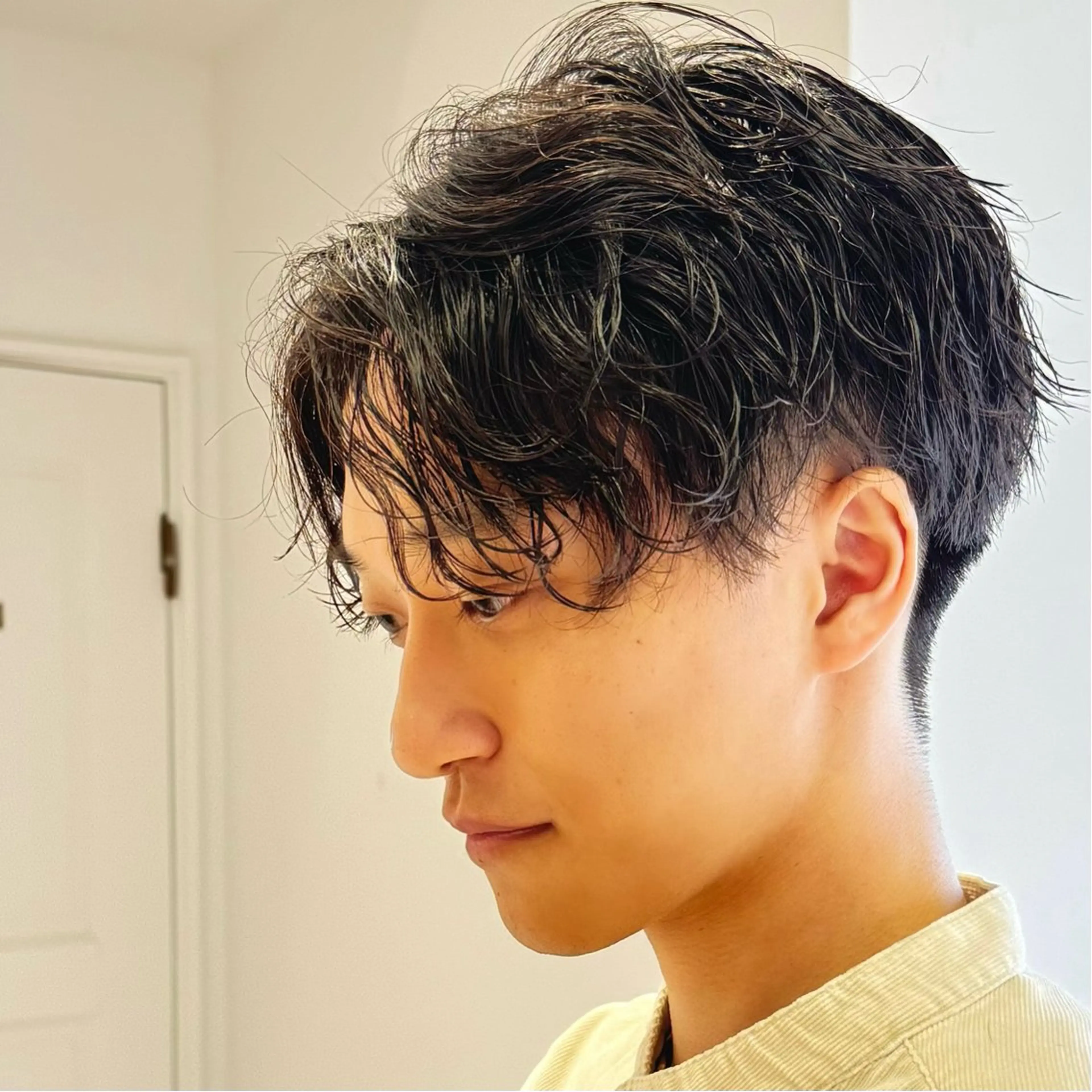 ショート カラー パーマ メンズ メンズ韓国風 マッシュ メンズパーマ ツーブロック 刈り上げ 🎸メンズ/パーマ/ ショート🎸工藤達哉のヘアスタイル