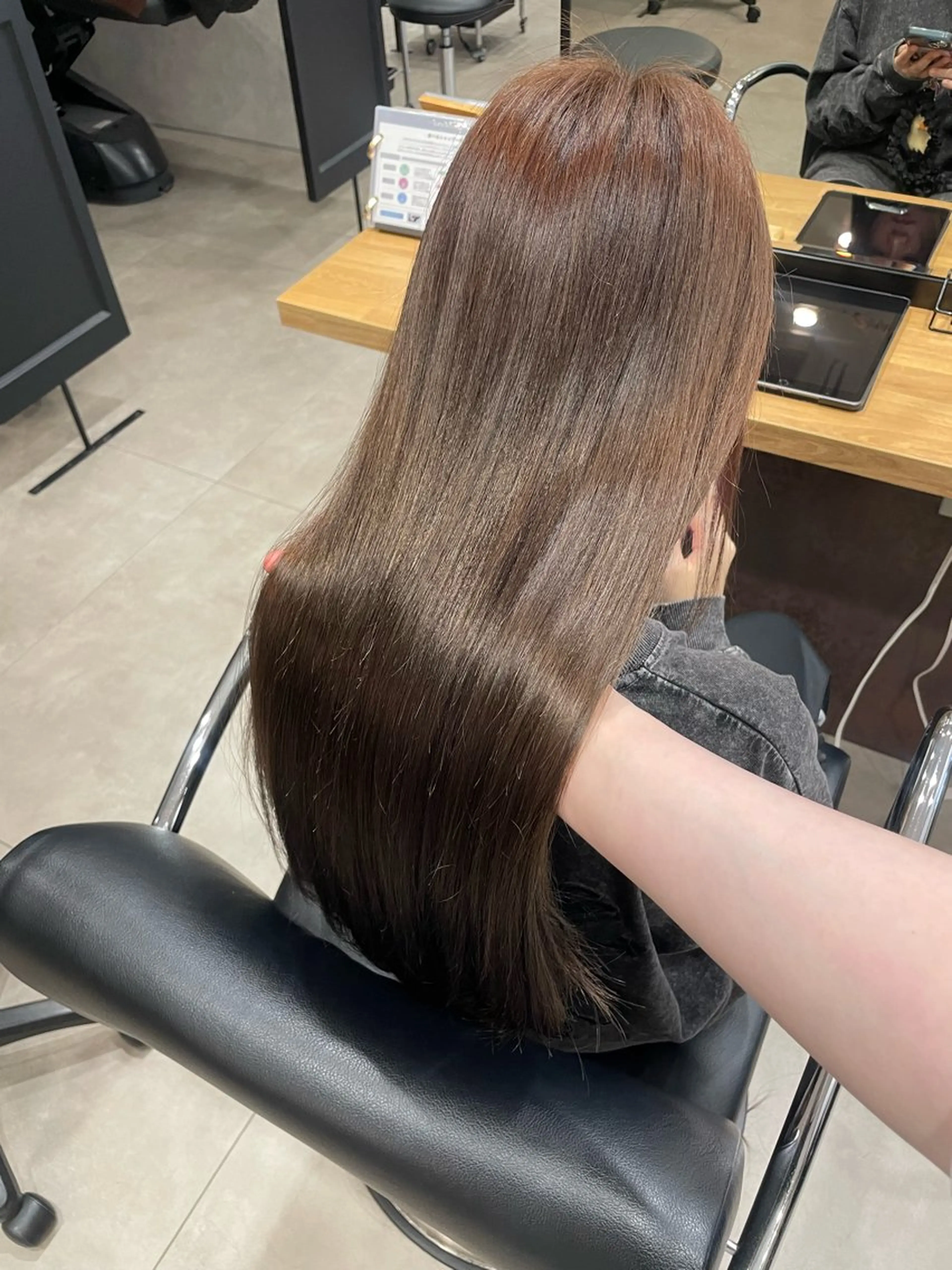 ロング カラー ベージュカラー ブラウンカラー ブラウンベージュ ヘアカラー 佐藤 由依/水光カラーのヘアスタイル