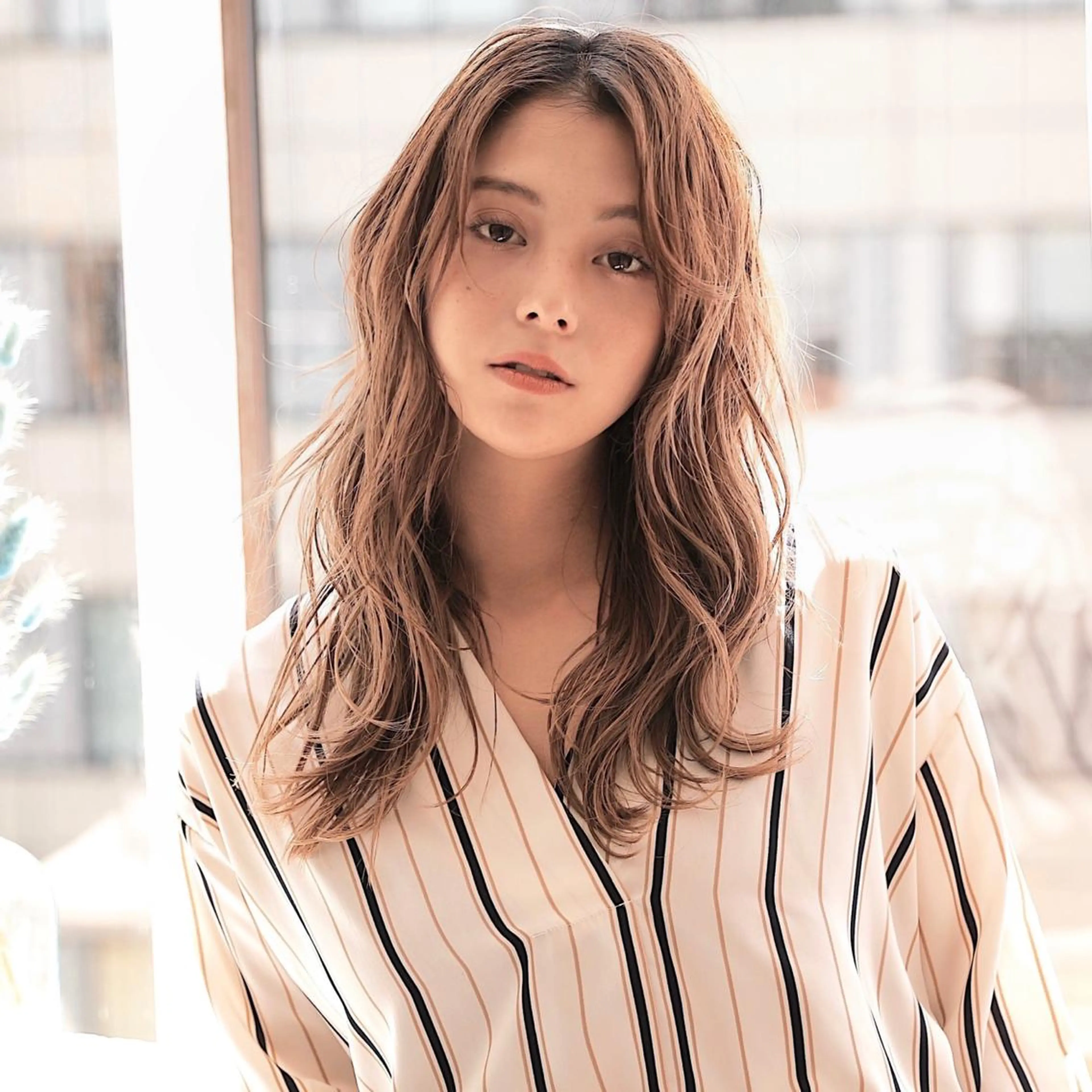 セミロング セミロングパーマ ボブ ハイライト 髪質改善 レイヤーカット カット ヘアカラー トリートメント 🎗️comoda 神戸三宮 髪質改善のヘアスタイル