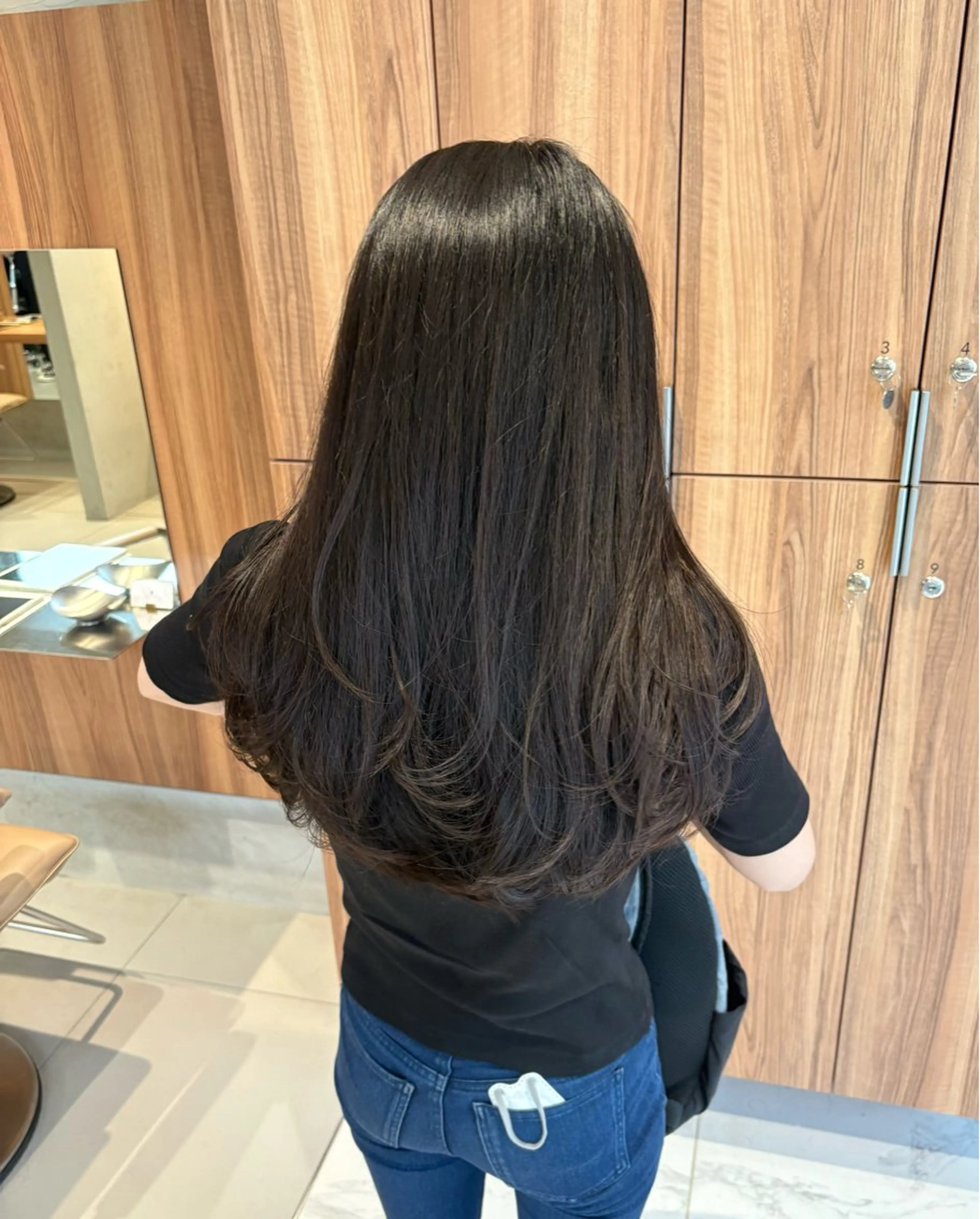 ロング kou🌥️レイヤー /艶カラーのヘアスタイル