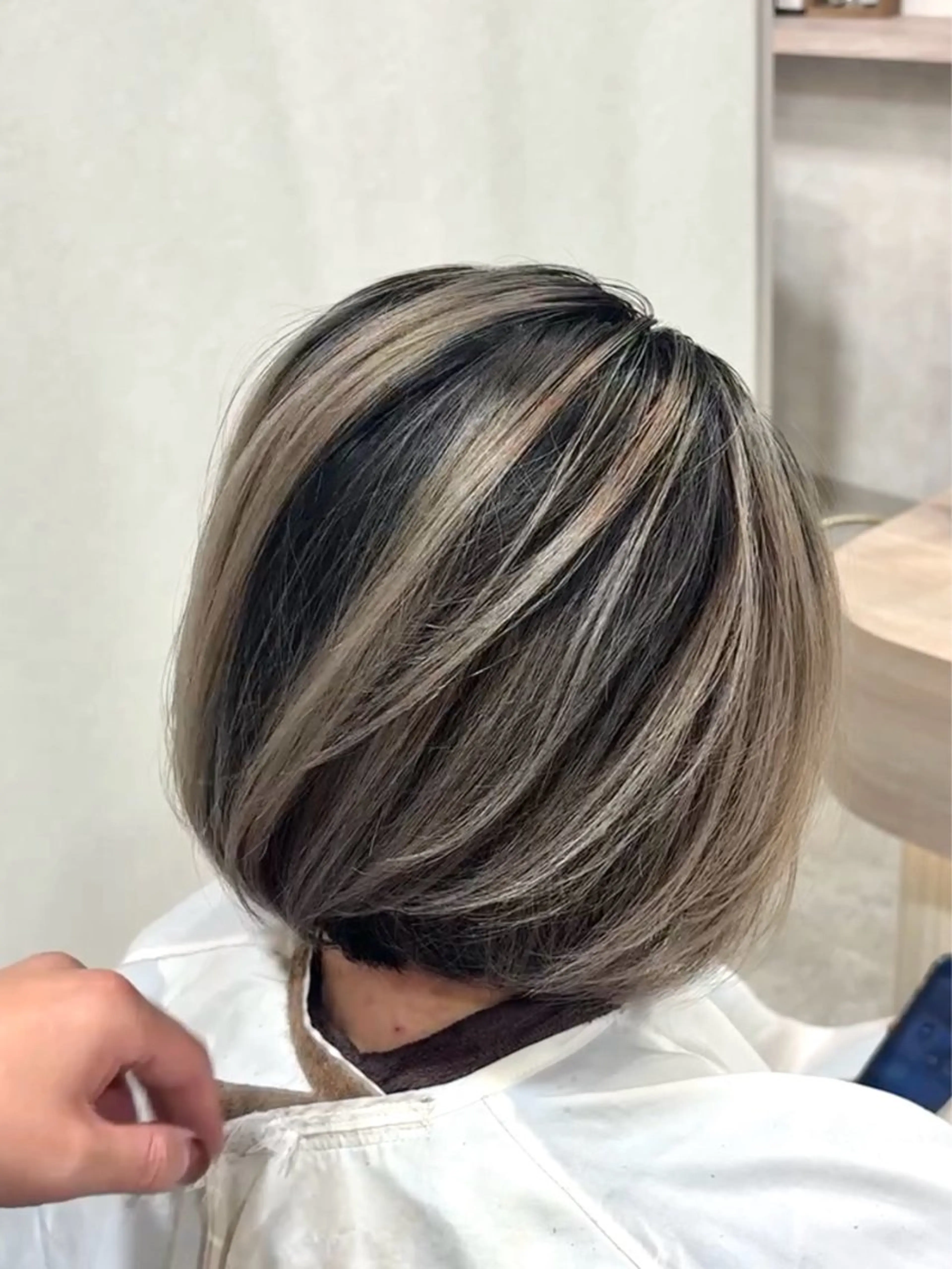 ショート ボブ レイヤーカット ショートヘア ヘアカラー トリートメント バレイヤージュ/ 小泉じょうのヘアスタイル