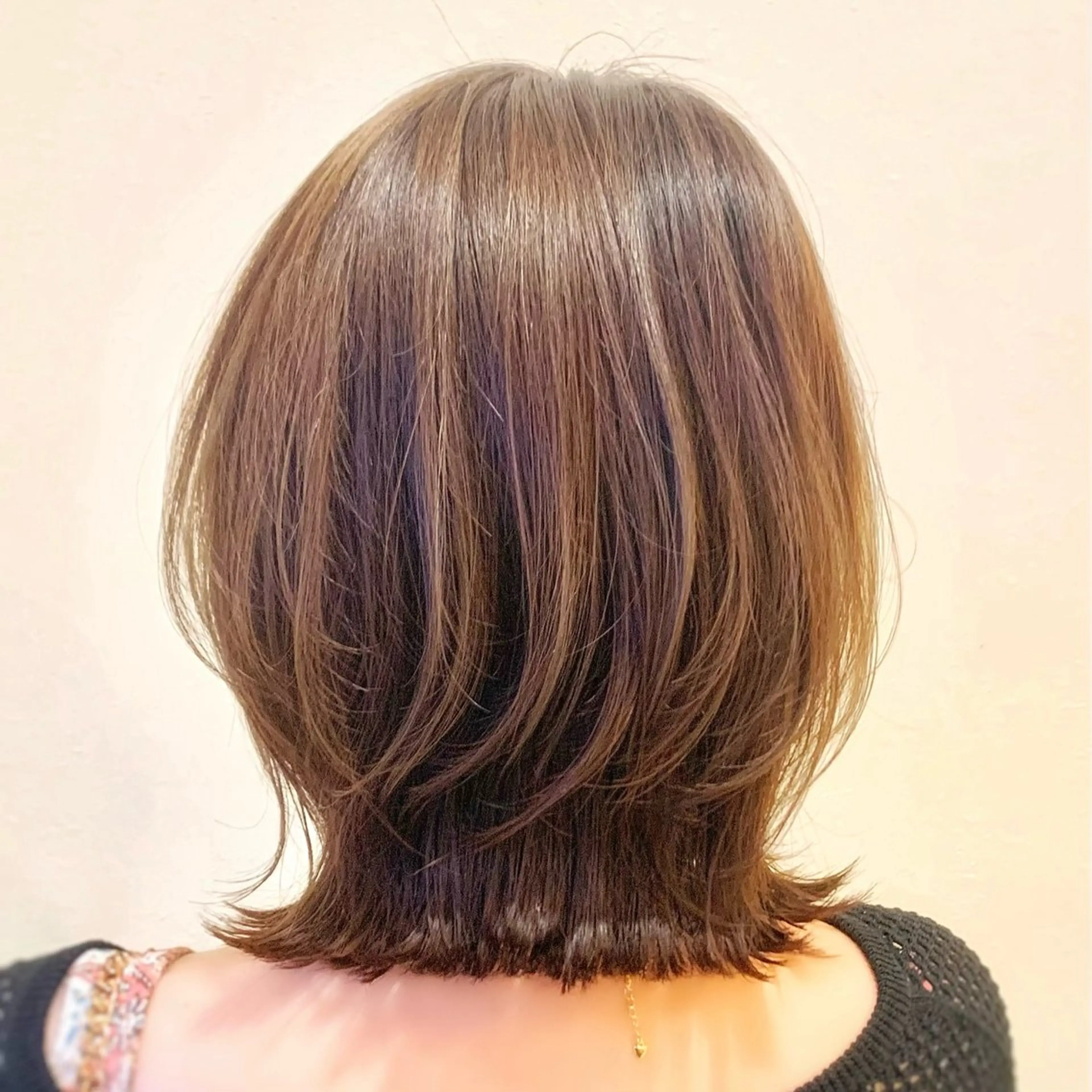 ミディアム カラー ボブ くびれヘア ブリーチなしベージュ 特化 松村 茶屋町のヘアスタイル