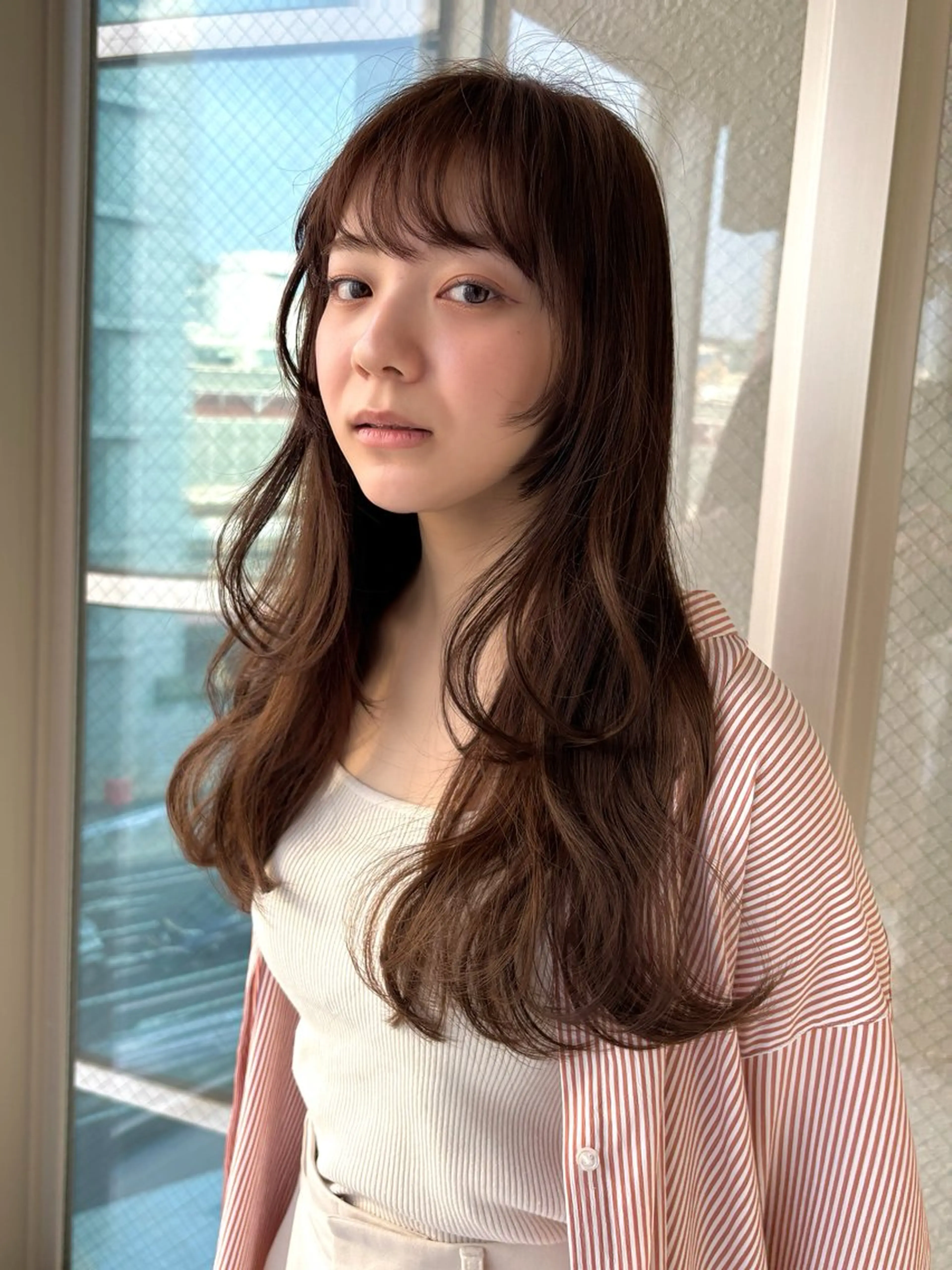 ロング ロングレイヤー ピンクブラウン 姫カット レイヤーカット ロング カット ヘアカラー トリートメント ボブ・レイヤーカット 吉敷航一のヘアスタイル